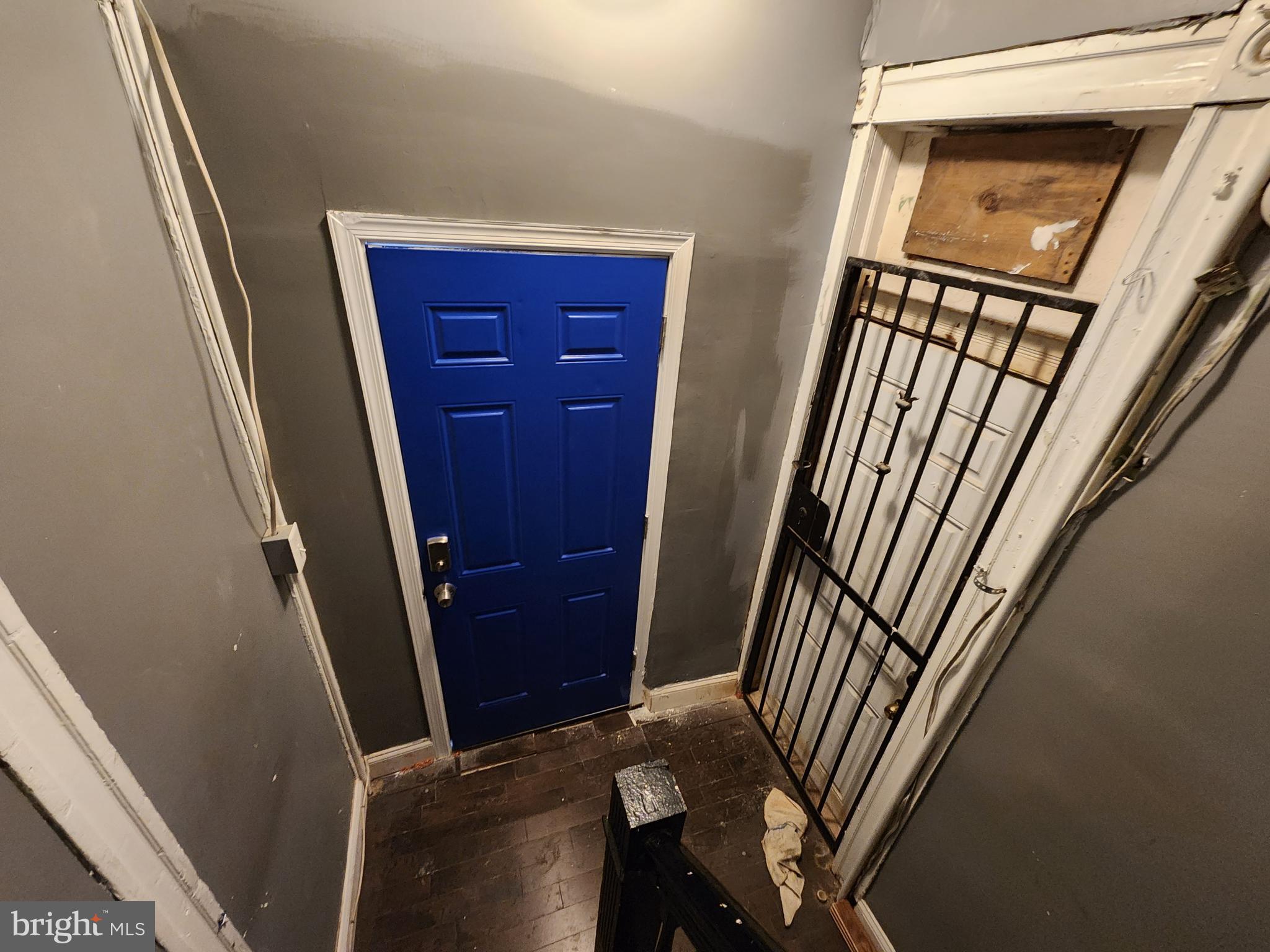 BROADWAY EAST - Residential