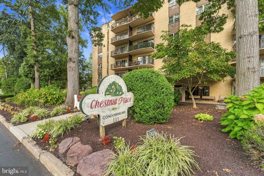 Photo of 206 Chestnut Street, CHERRY HILL, NJ 08002 (MLS # NJCD2127246)