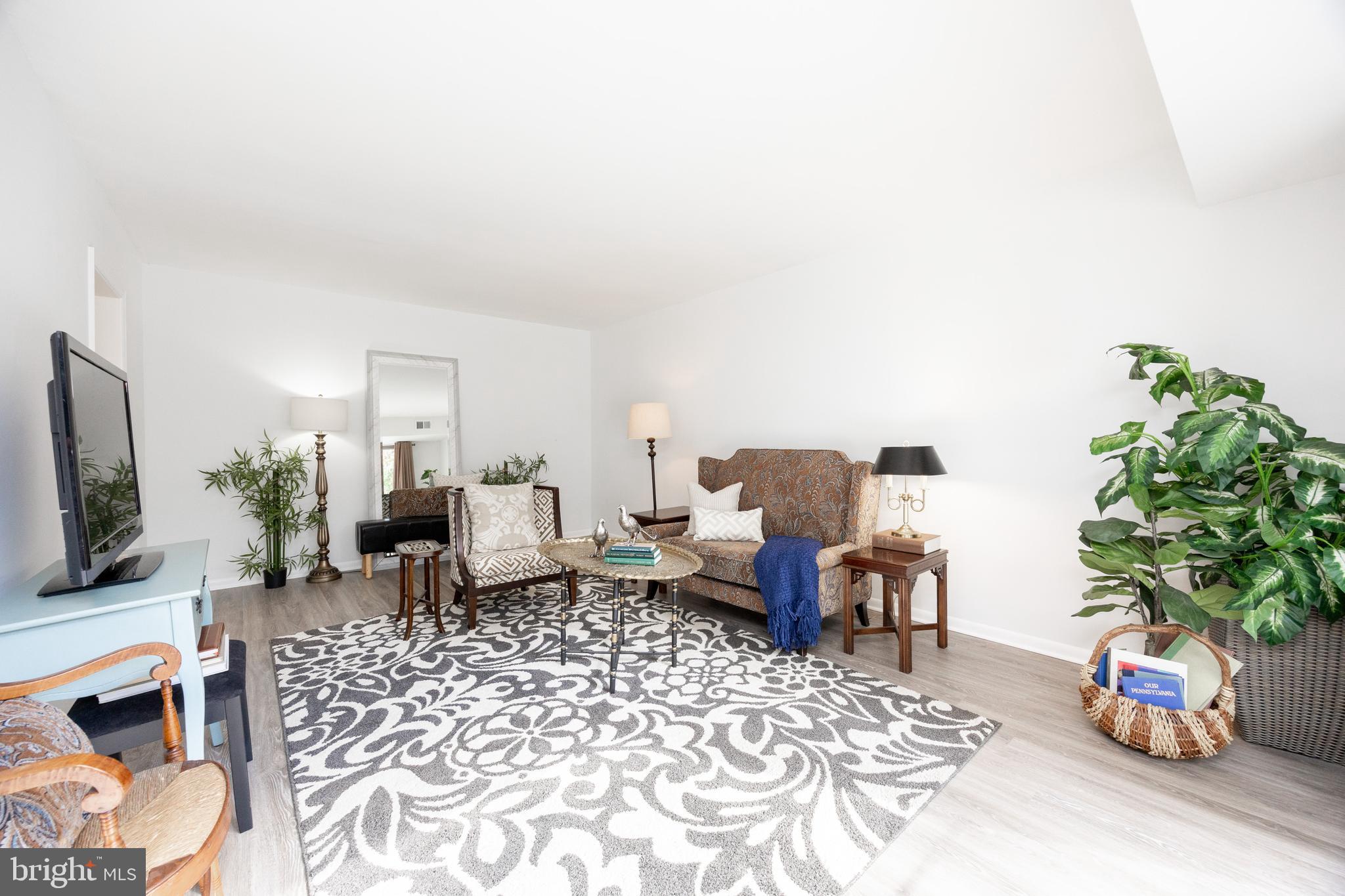 1518 MANLEY ROAD B17