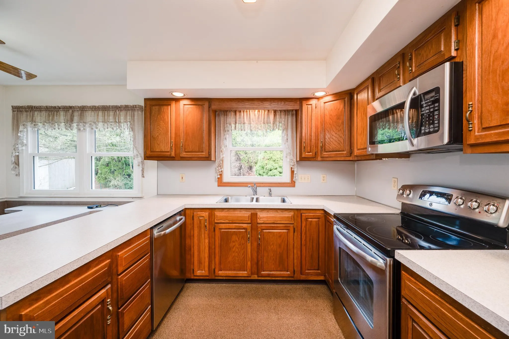 Blandon, Pennsylvania 19510, United States, 2 Bedrooms Bedrooms, ,2 BathroomsBathrooms,Residential,Pending,91538