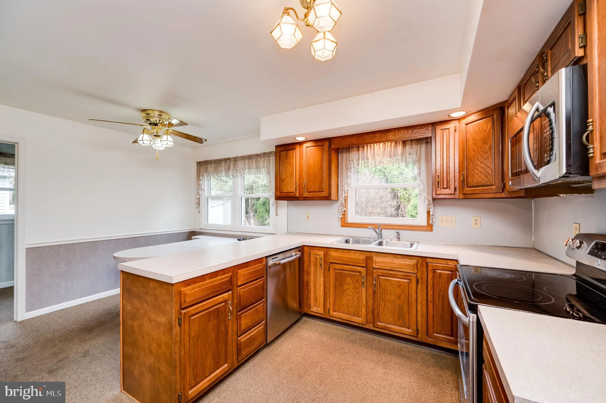 Blandon, Pennsylvania 19510, United States, 2 Bedrooms Bedrooms, ,2 BathroomsBathrooms,Residential,Pending,91538