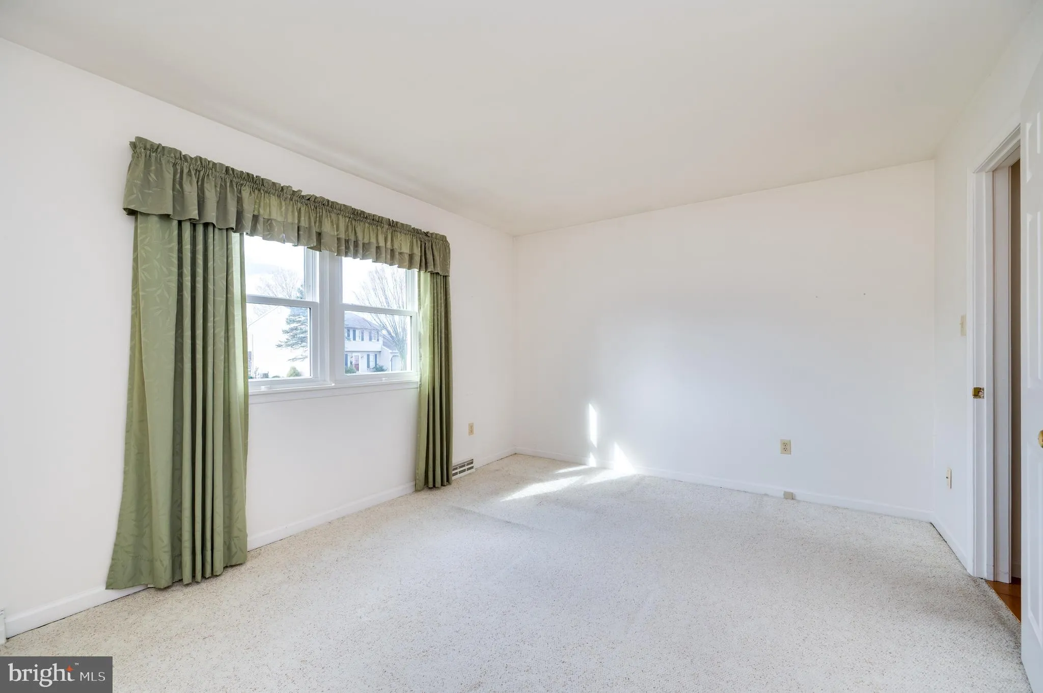 Blandon, Pennsylvania 19510, United States, 2 Bedrooms Bedrooms, ,2 BathroomsBathrooms,Residential,Pending,91538