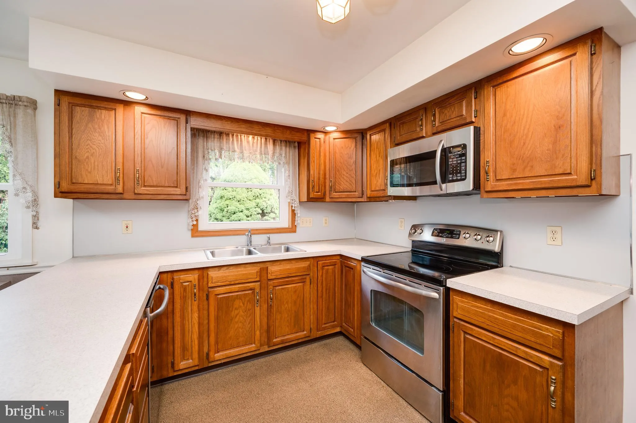 Blandon, Pennsylvania 19510, United States, 2 Bedrooms Bedrooms, ,2 BathroomsBathrooms,Residential,Pending,91538