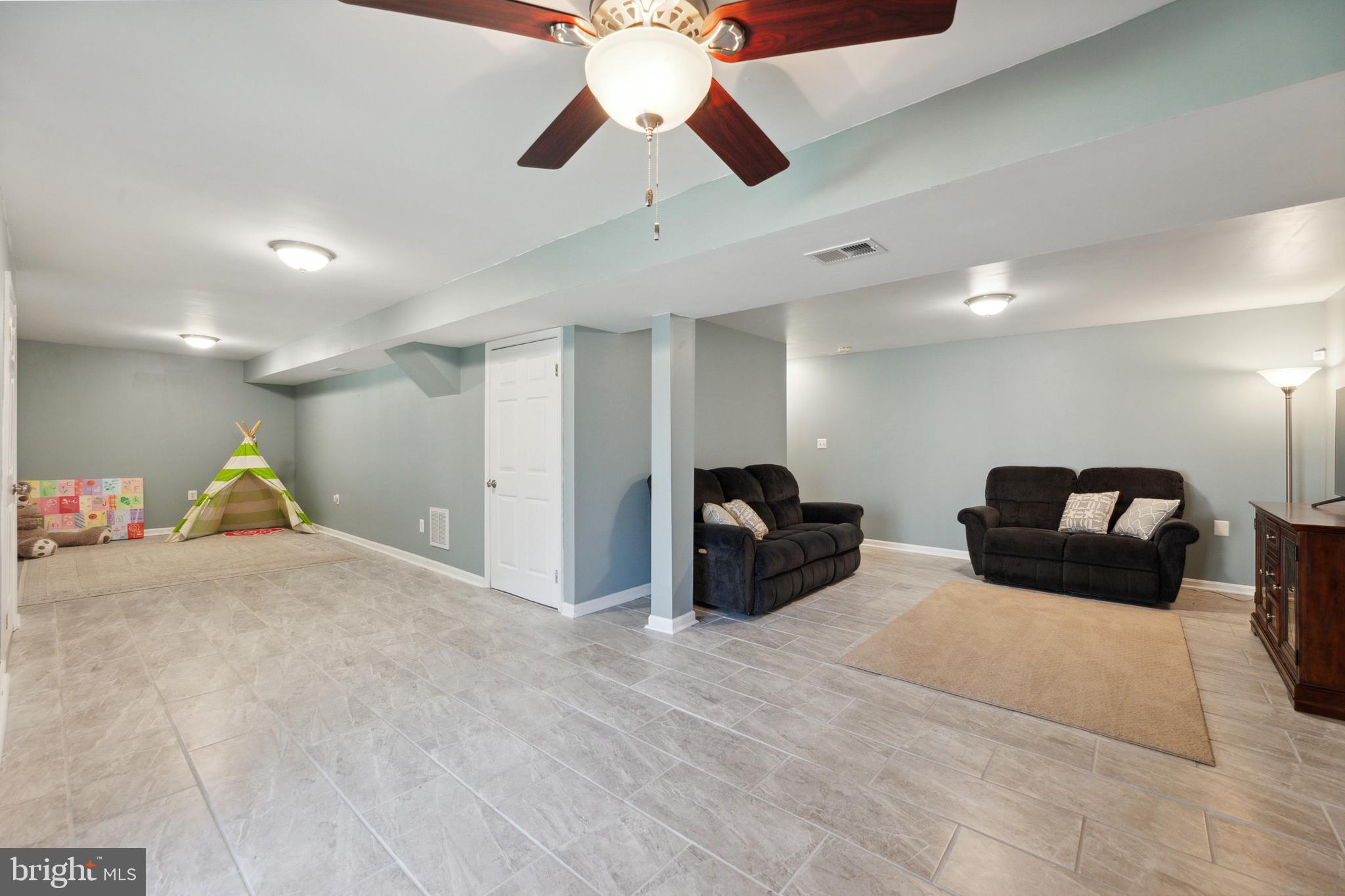 HAMPTONS GROVE - Residential