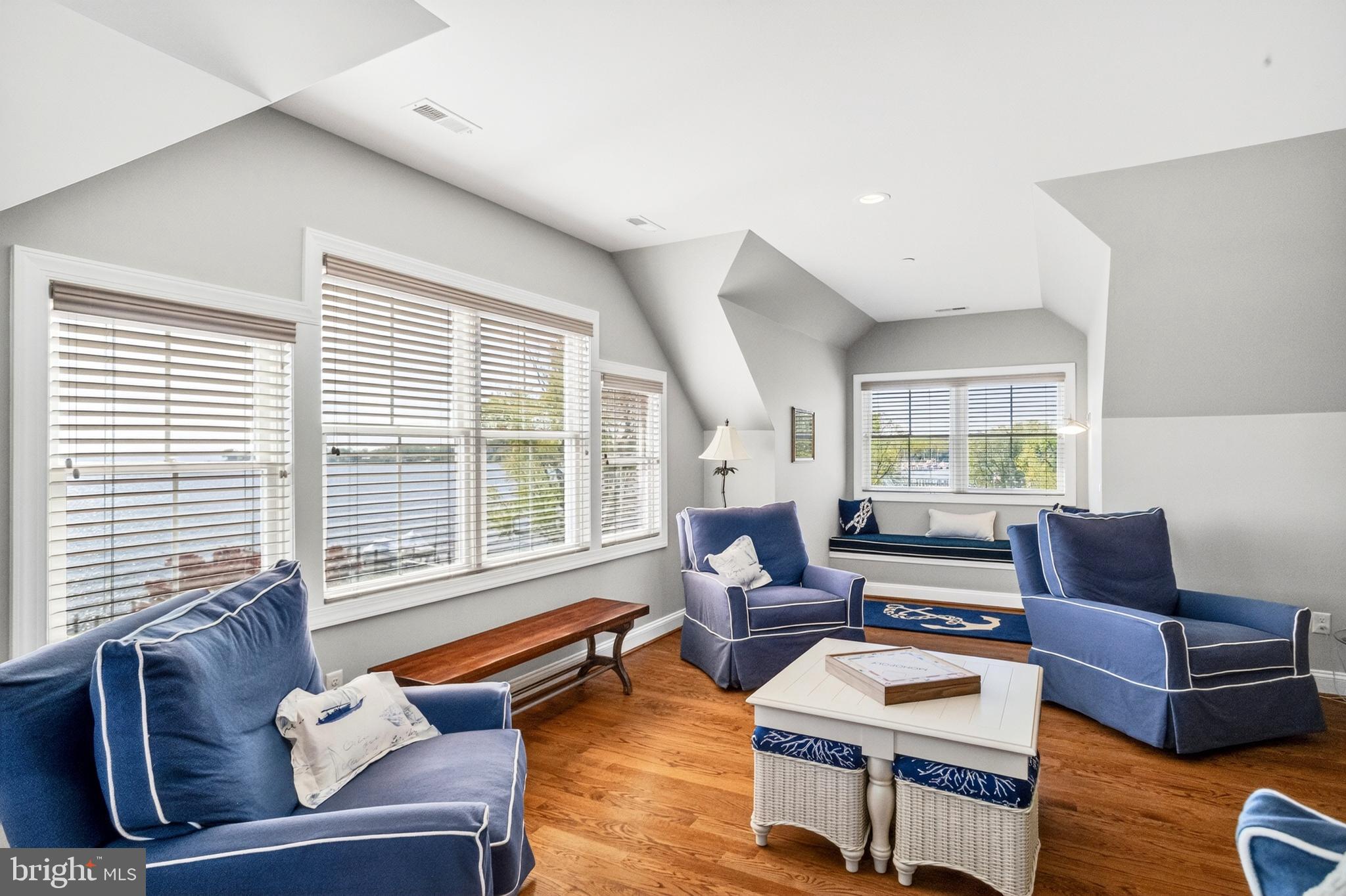 ROCKAWAY BEACH - Residential