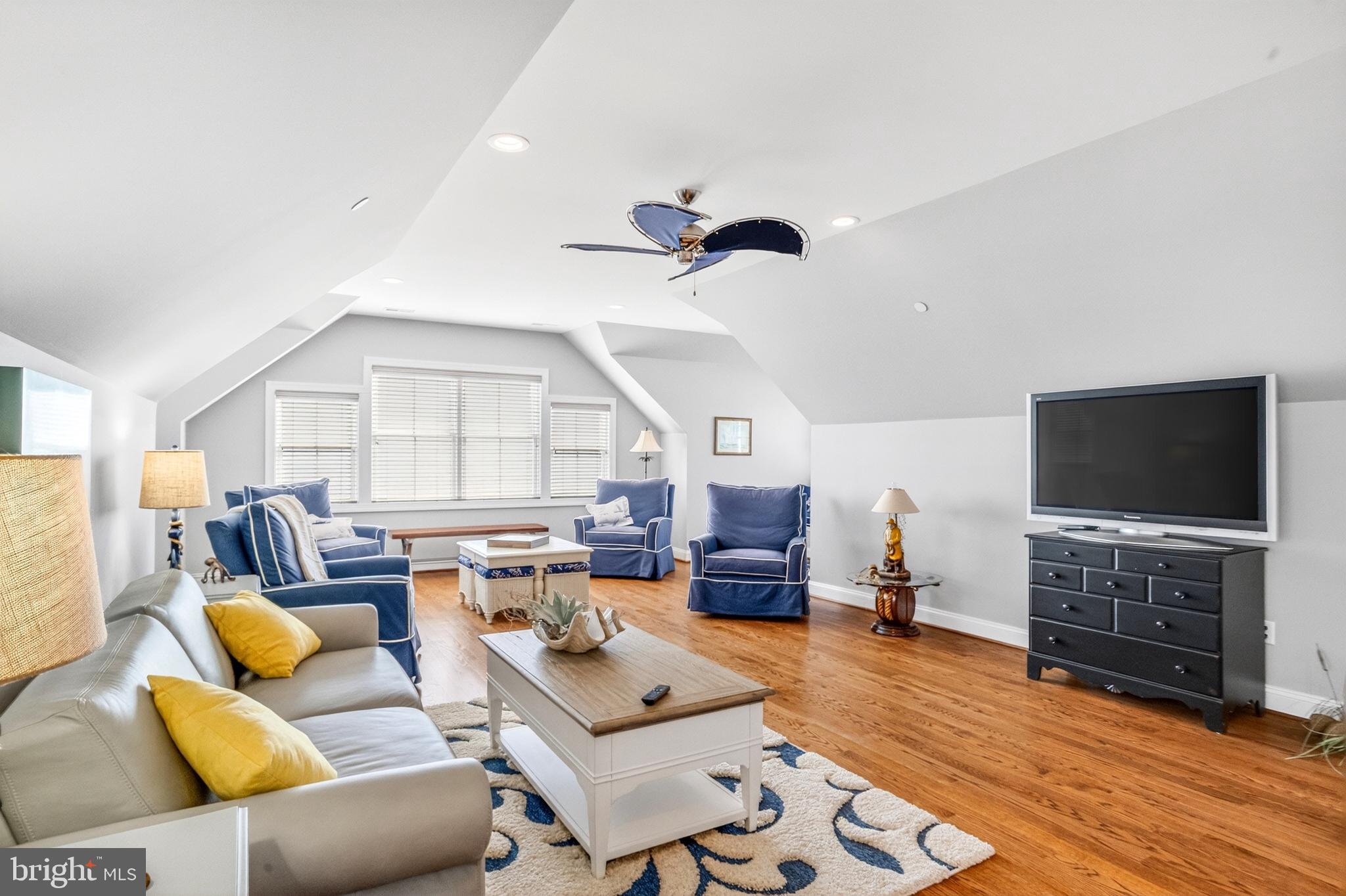 ROCKAWAY BEACH - Residential