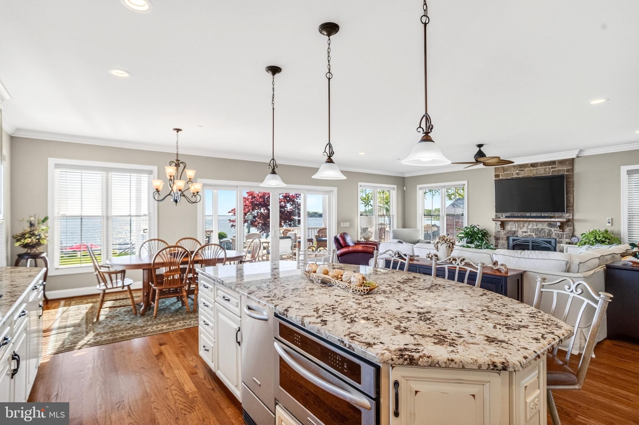 ROCKAWAY BEACH - Residential