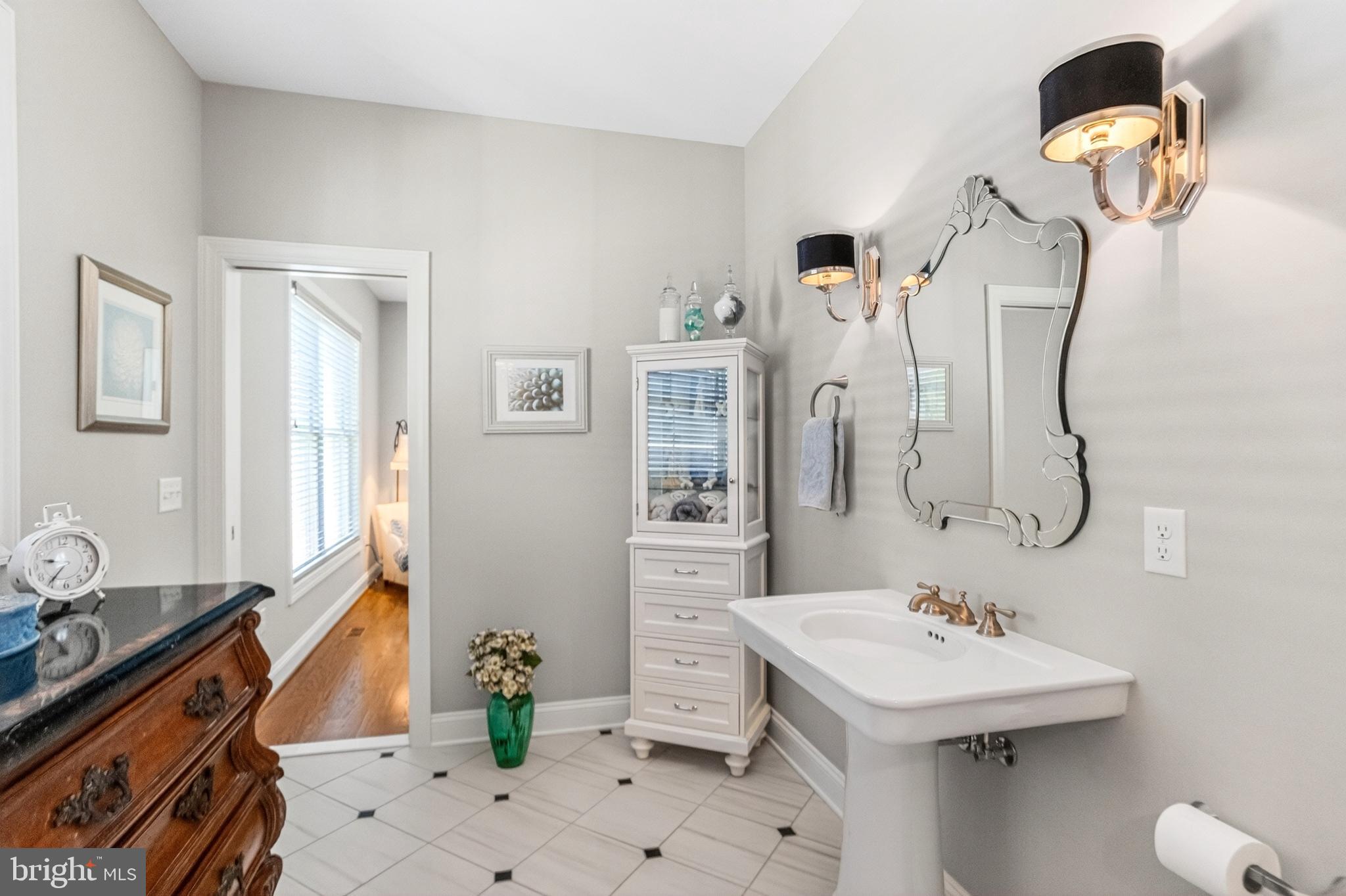 ROCKAWAY BEACH - Residential