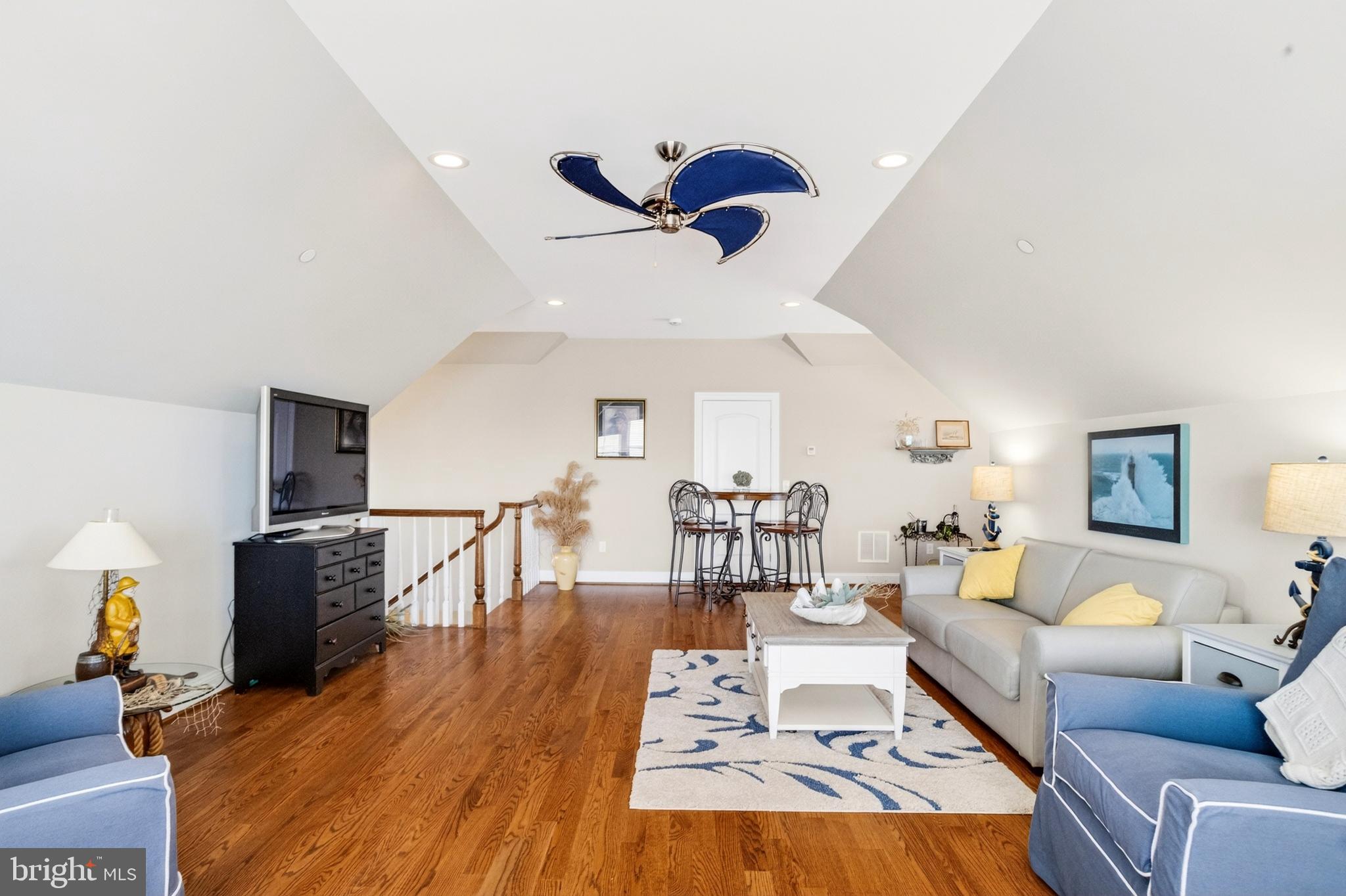ROCKAWAY BEACH - Residential