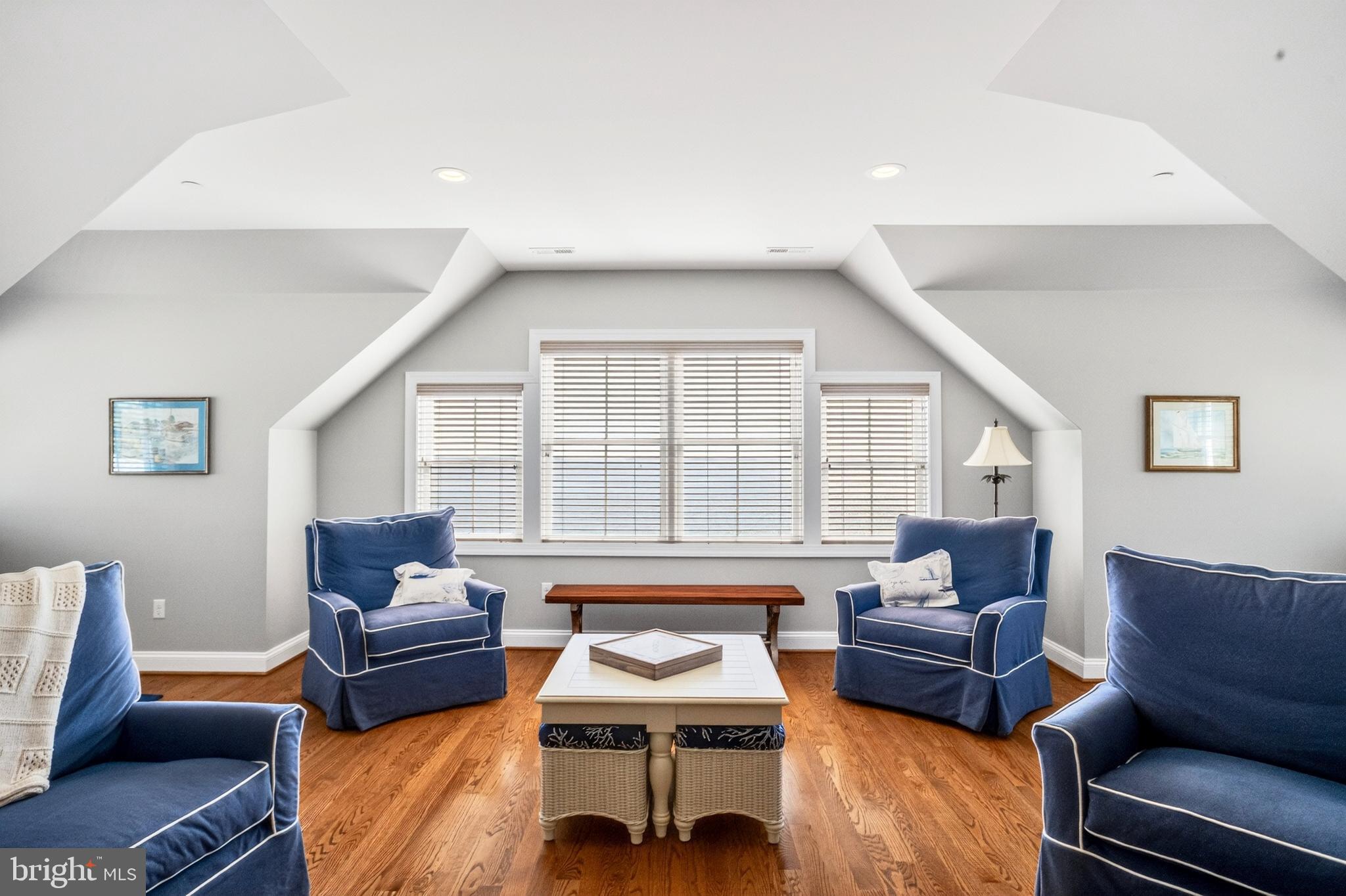 ROCKAWAY BEACH - Residential