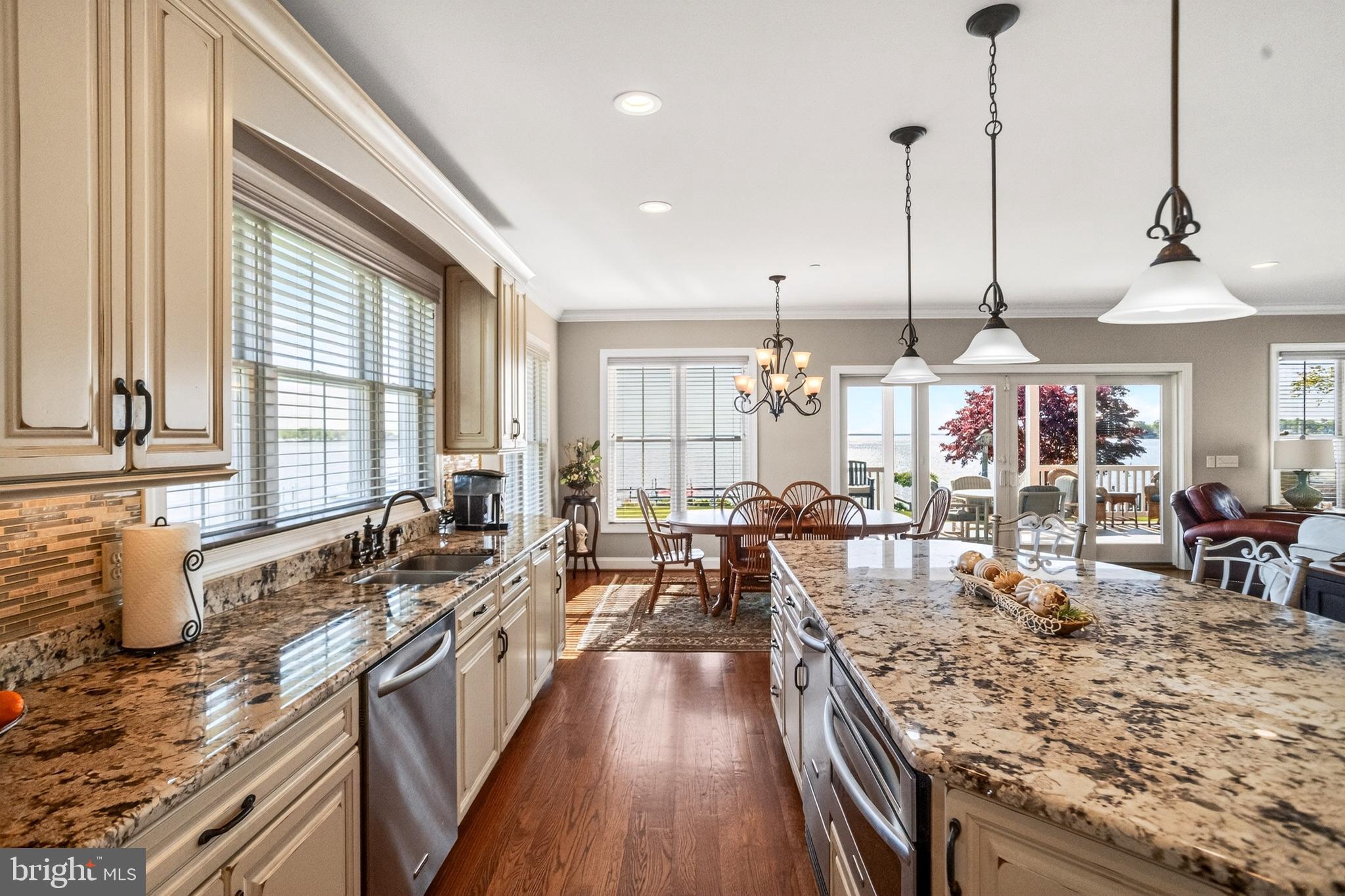ROCKAWAY BEACH - Residential