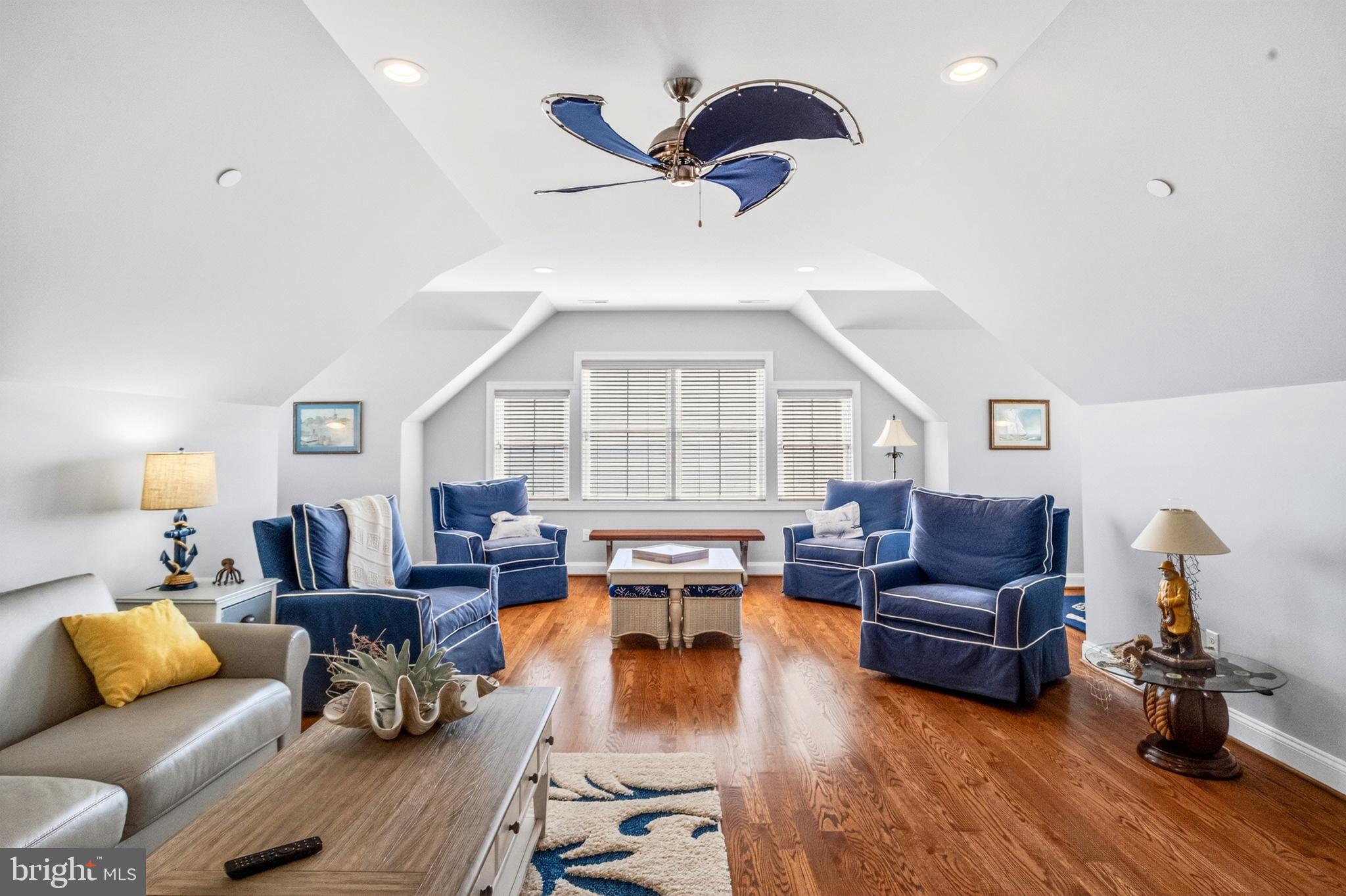 ROCKAWAY BEACH - Residential