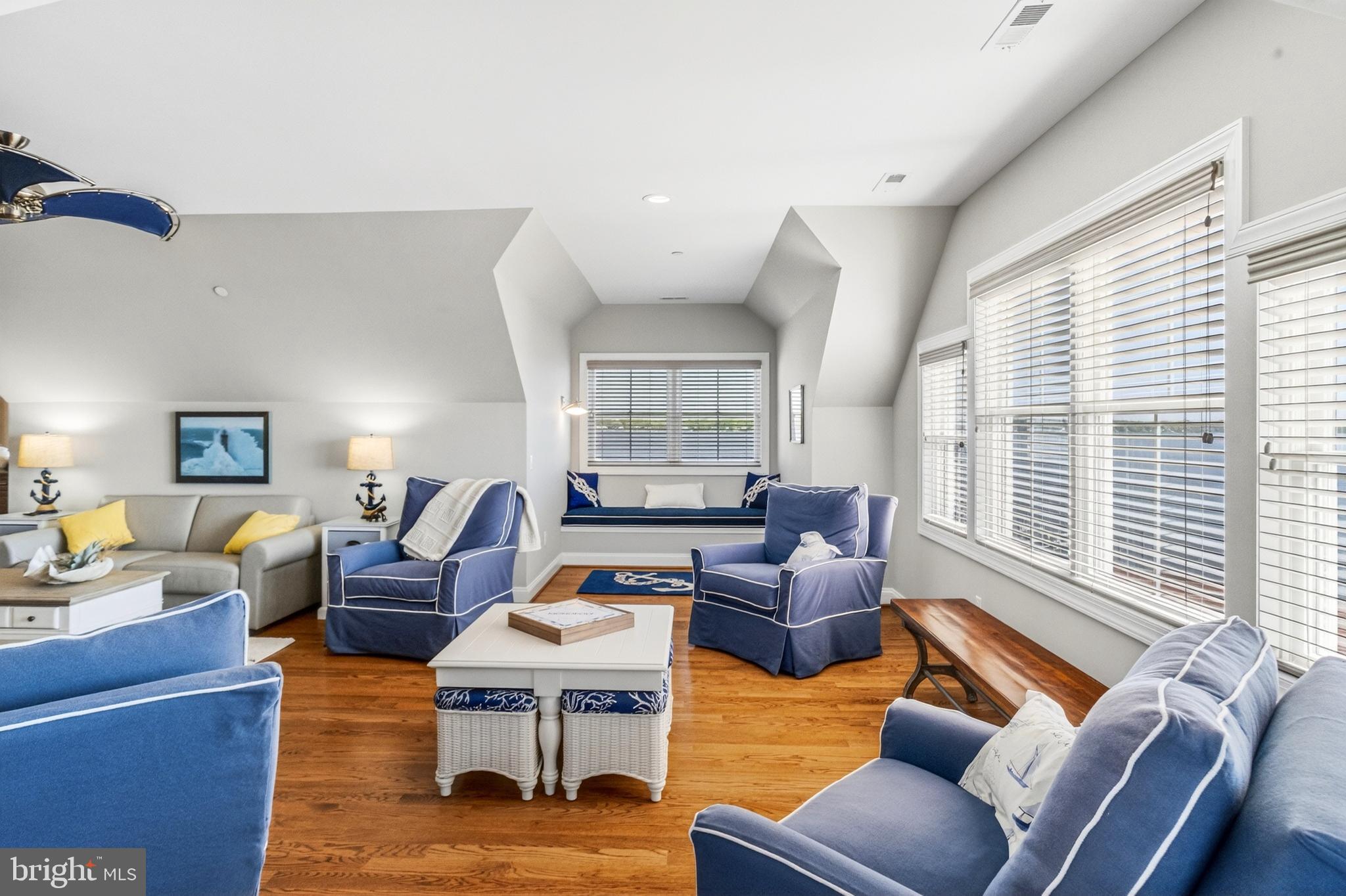 ROCKAWAY BEACH - Residential