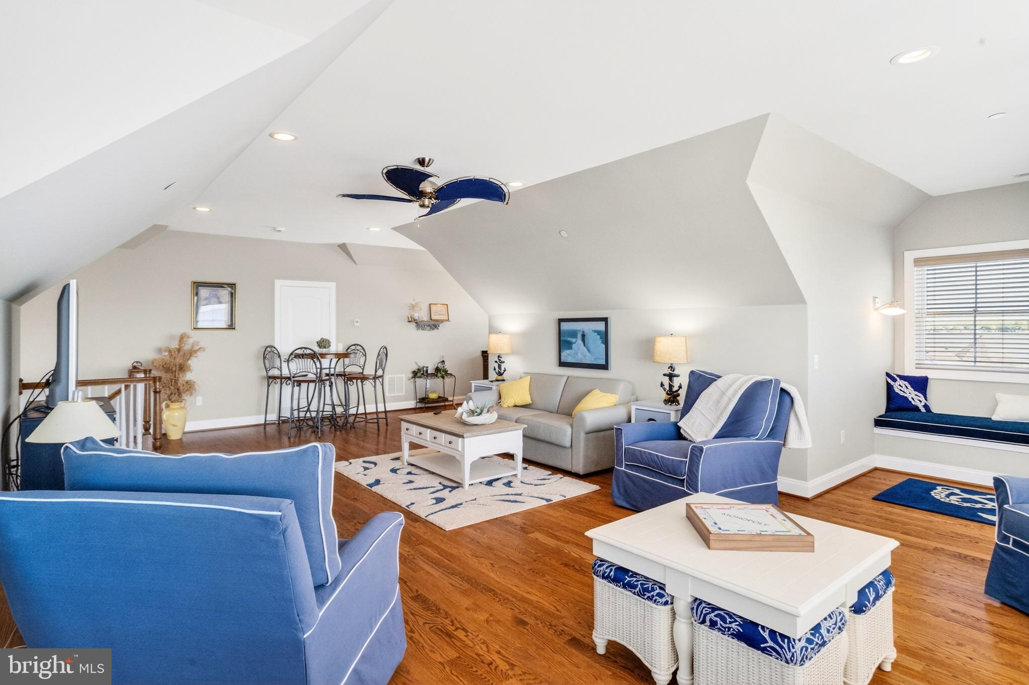 ROCKAWAY BEACH - Residential