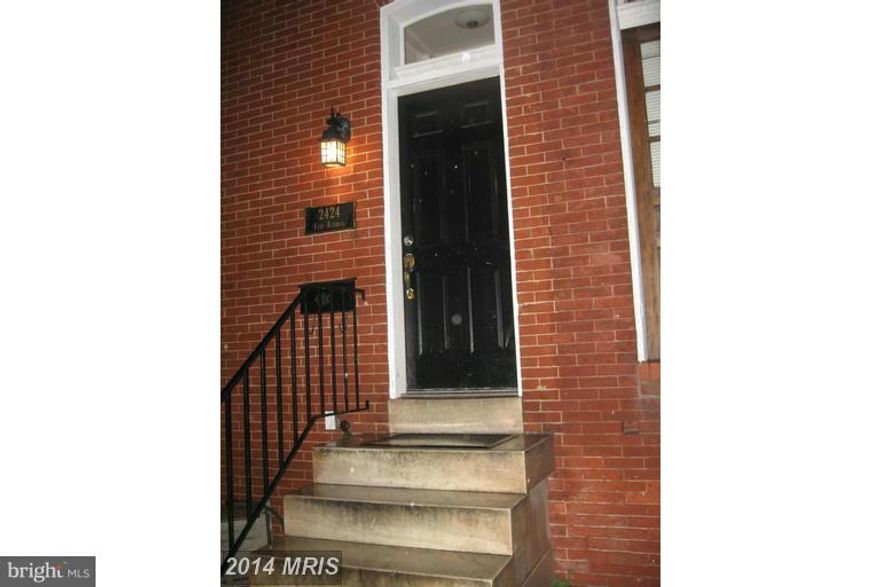 1700 sq feet !!!!  MOVE TO CANTON !!! 2 BED/2FULL BATHS. ROOF TOP DECK. BACK YARD PATIO. HARDWOOD FLOORS THROUGHOUT. UPDATED KITCHEN. WASHER/DRYER ON UPPER LEVEL. SOAKING TUB WITH SEPARATE SHOWER. CENTRAL AC.