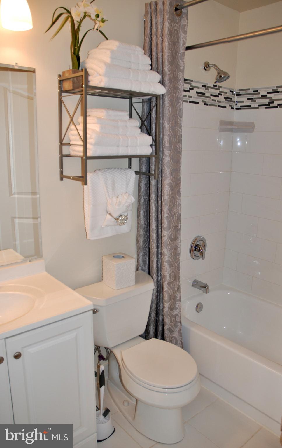 ELLICOTT WOODS - Residential Lease