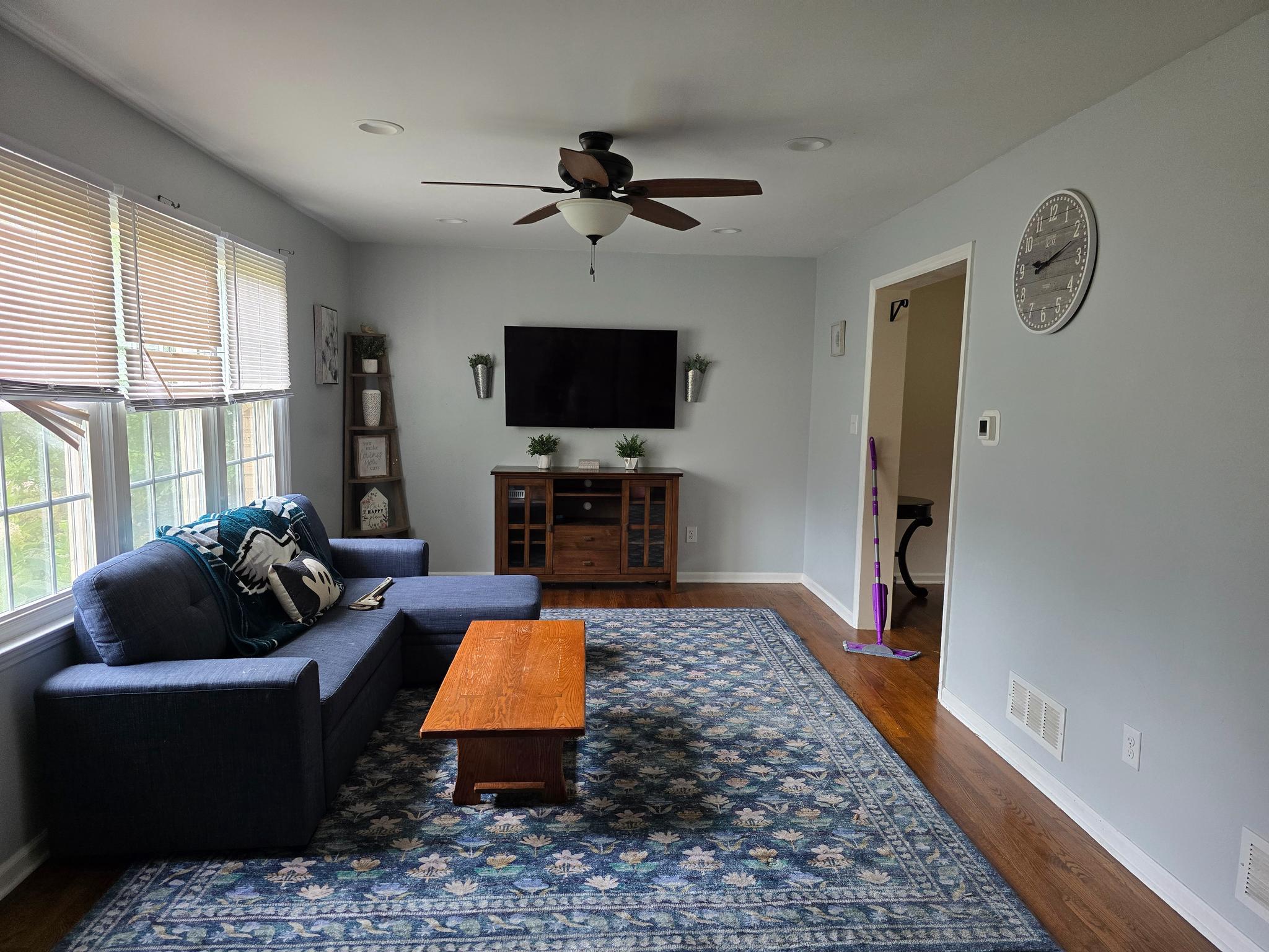 902 CLYDESDALE DRIVE