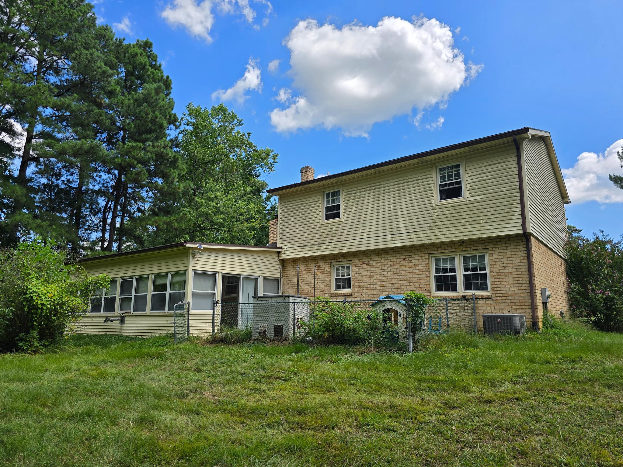 902 CLYDESDALE DRIVE