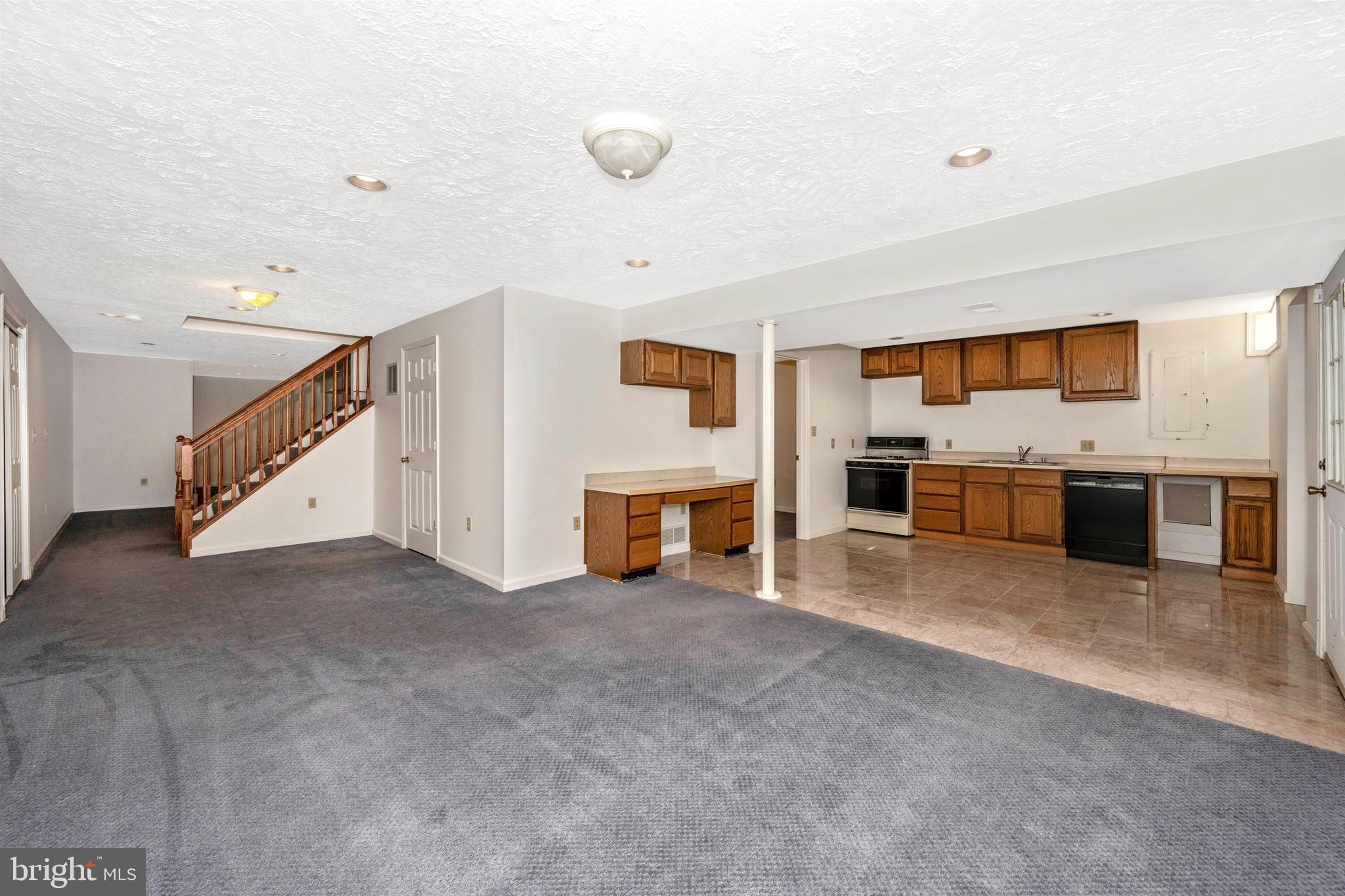 FOXLEIGH MEADOWS - Residential Lease