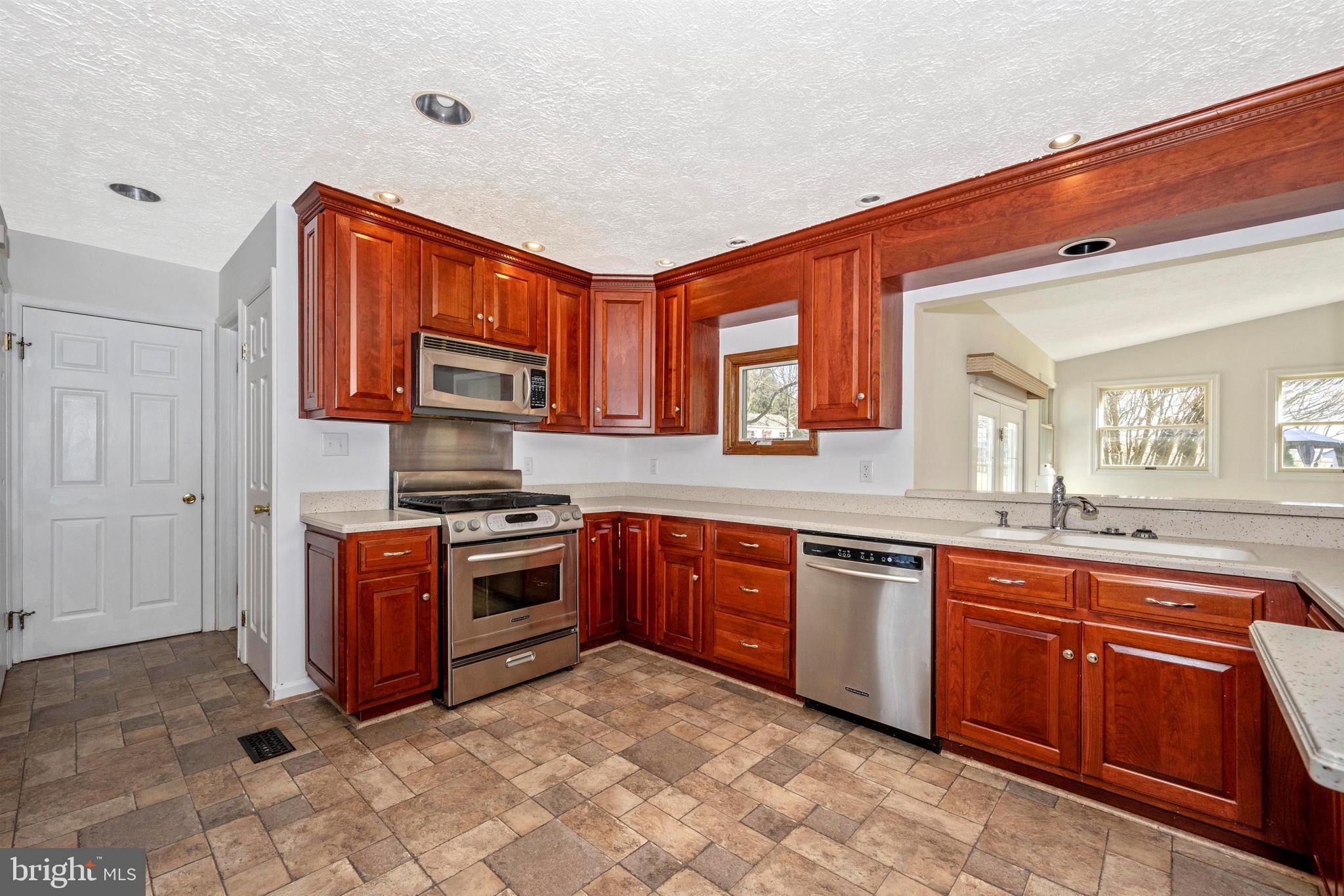 FOXLEIGH MEADOWS - Residential Lease