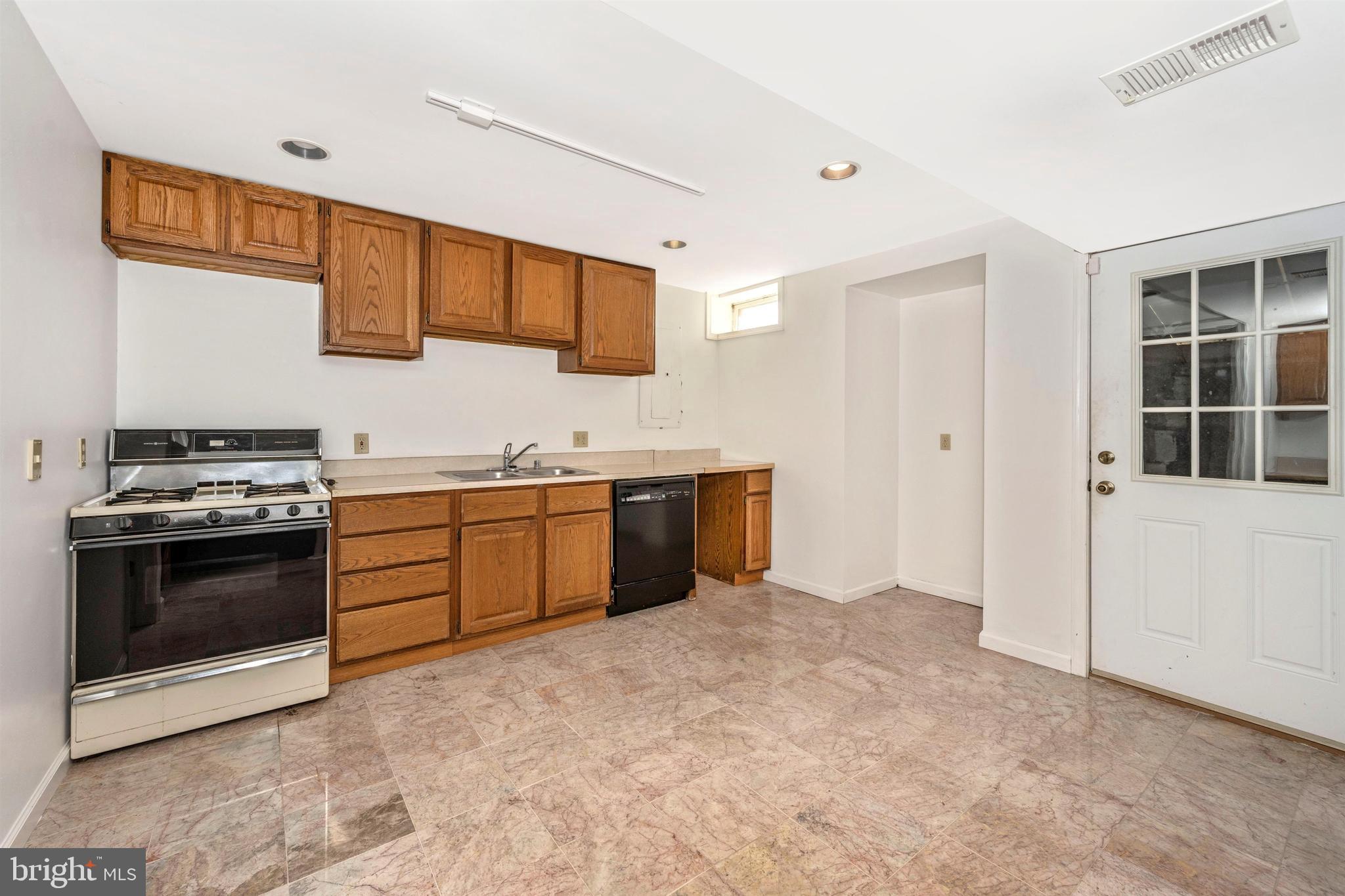 FOXLEIGH MEADOWS - Residential Lease