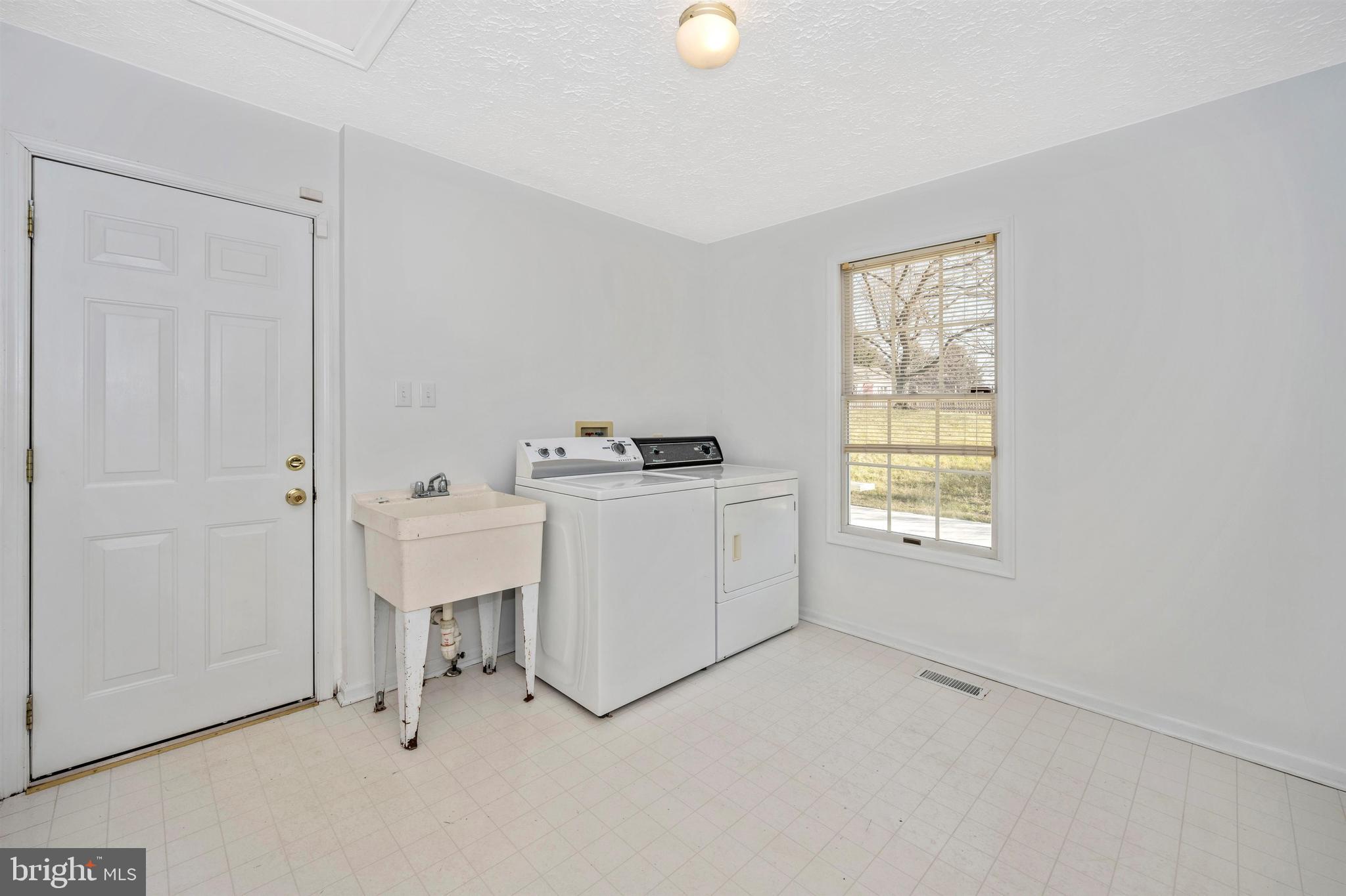 FOXLEIGH MEADOWS - Residential Lease