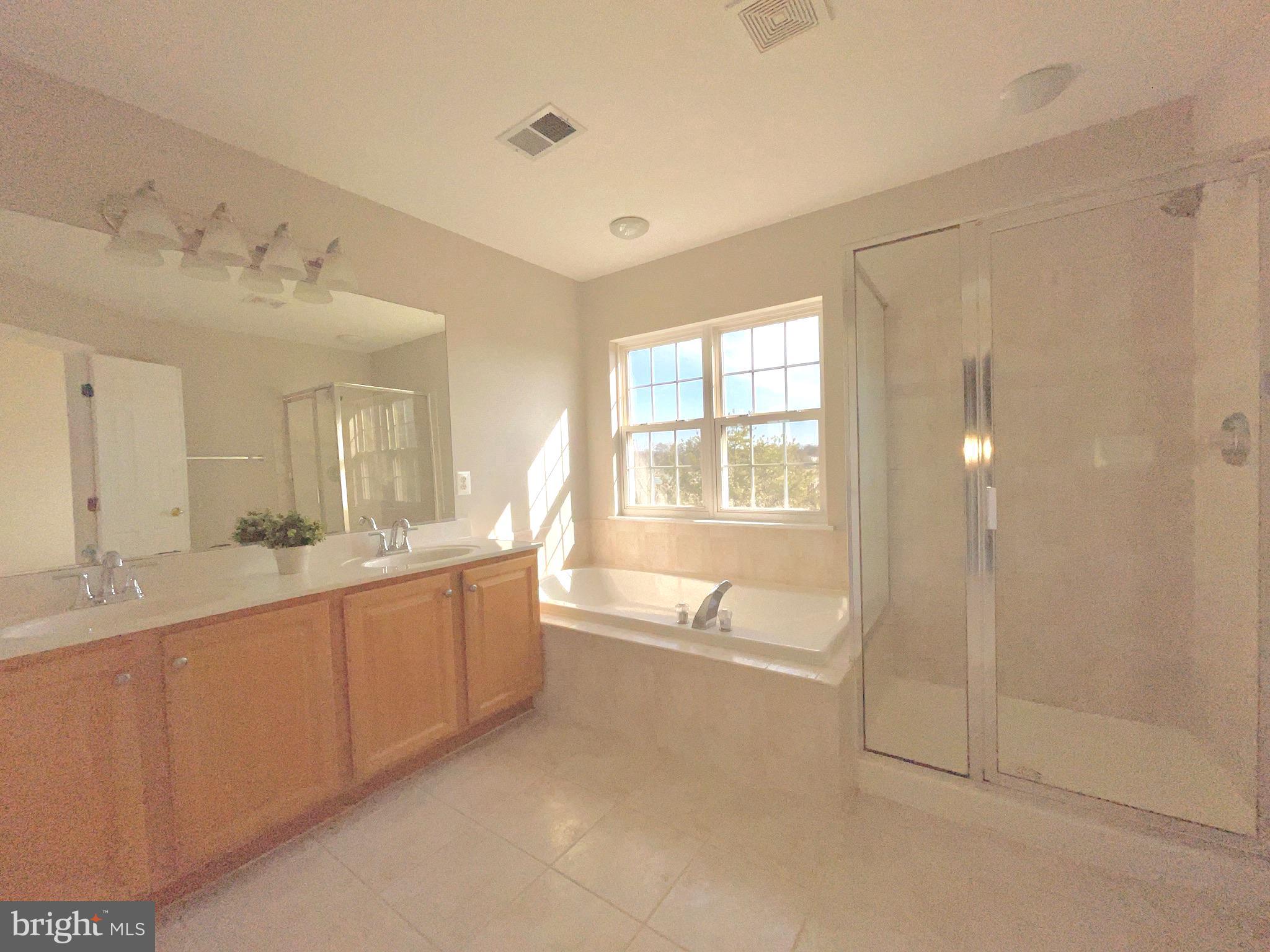 TOWNES OF MANCHESTER WOODS - Residential