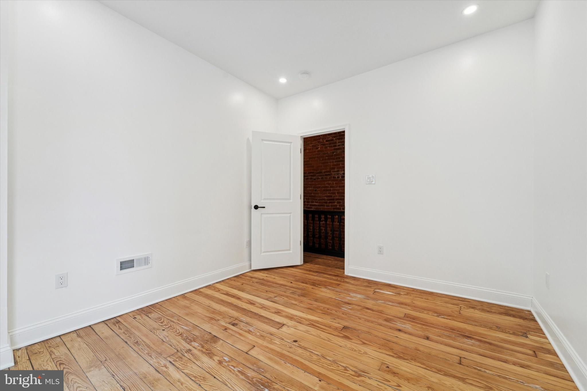 PHILADELPHIA (WEST) - Residential