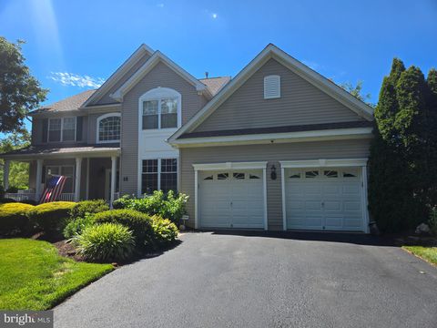 Photo of 18 Lockewood Lane, EAST WINDSOR, NJ 08520 (MLS # NJME2080896)