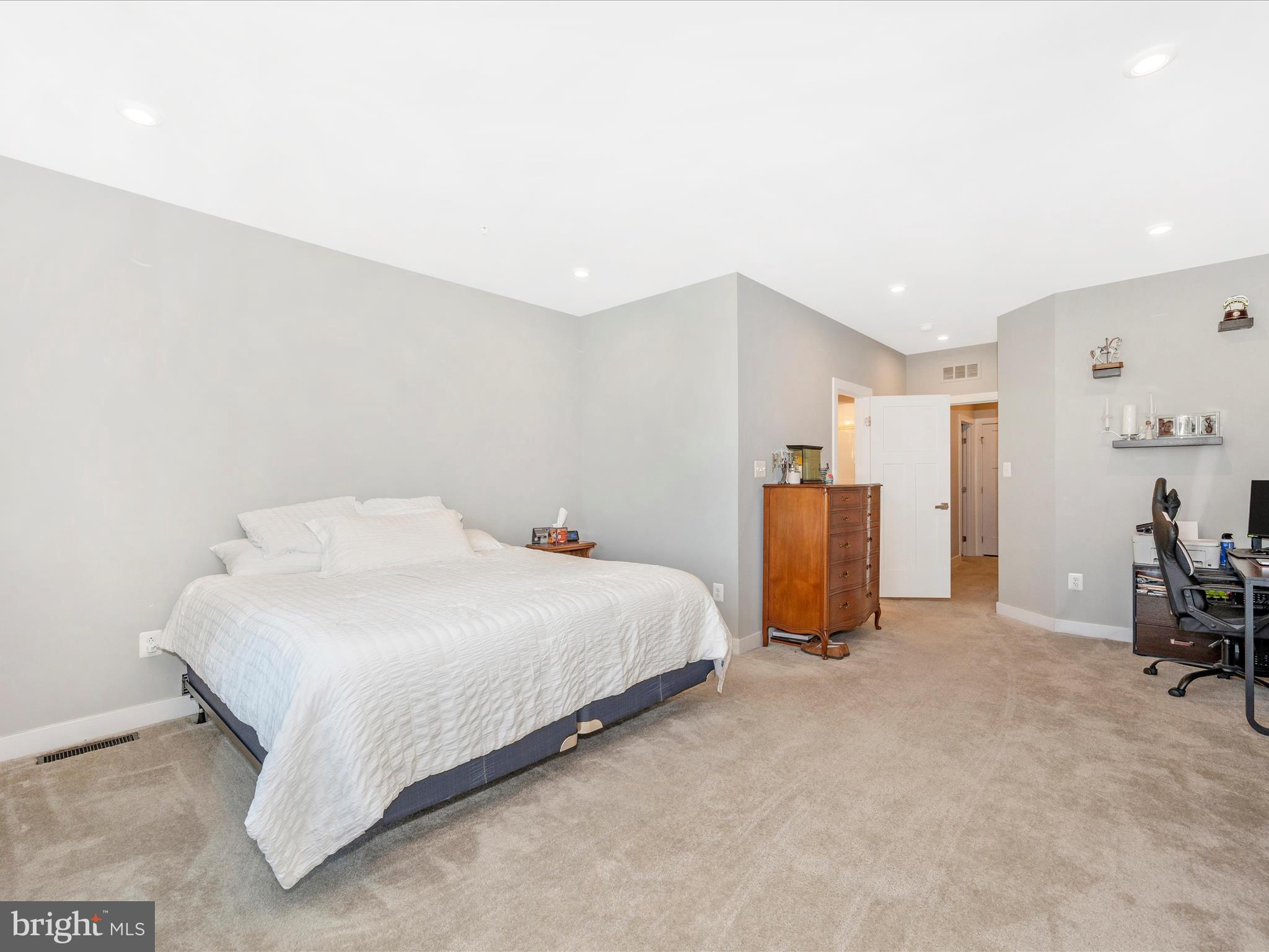 OAKDALE VILLAGE - Residential