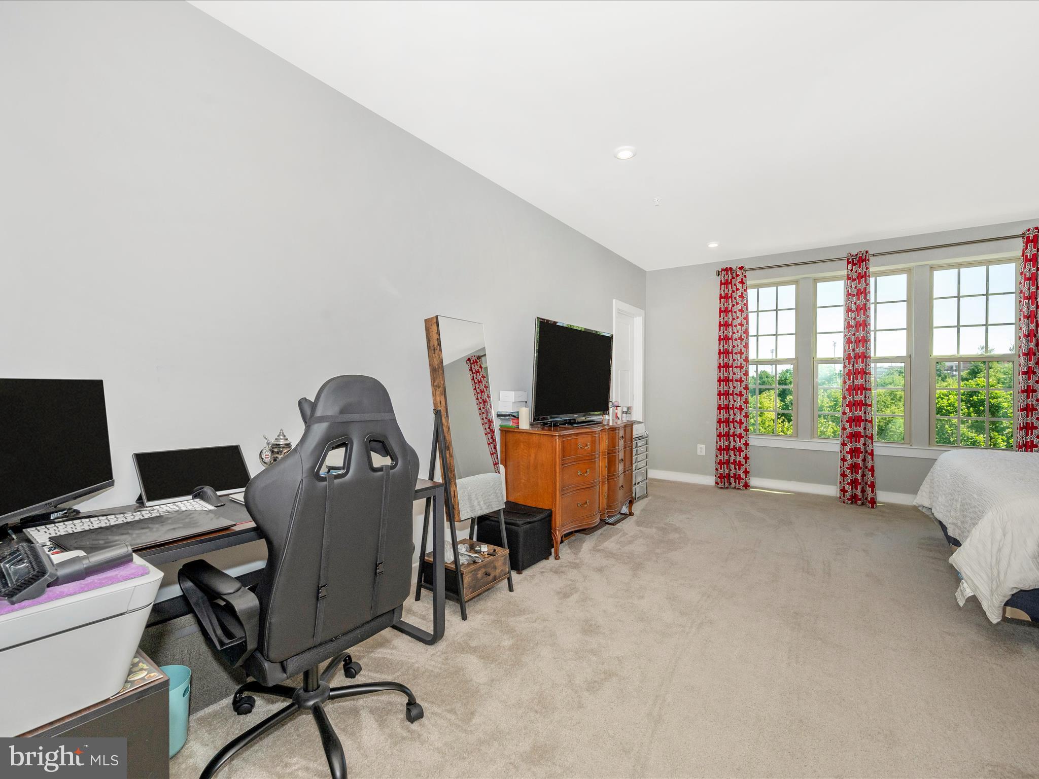 OAKDALE VILLAGE - Residential