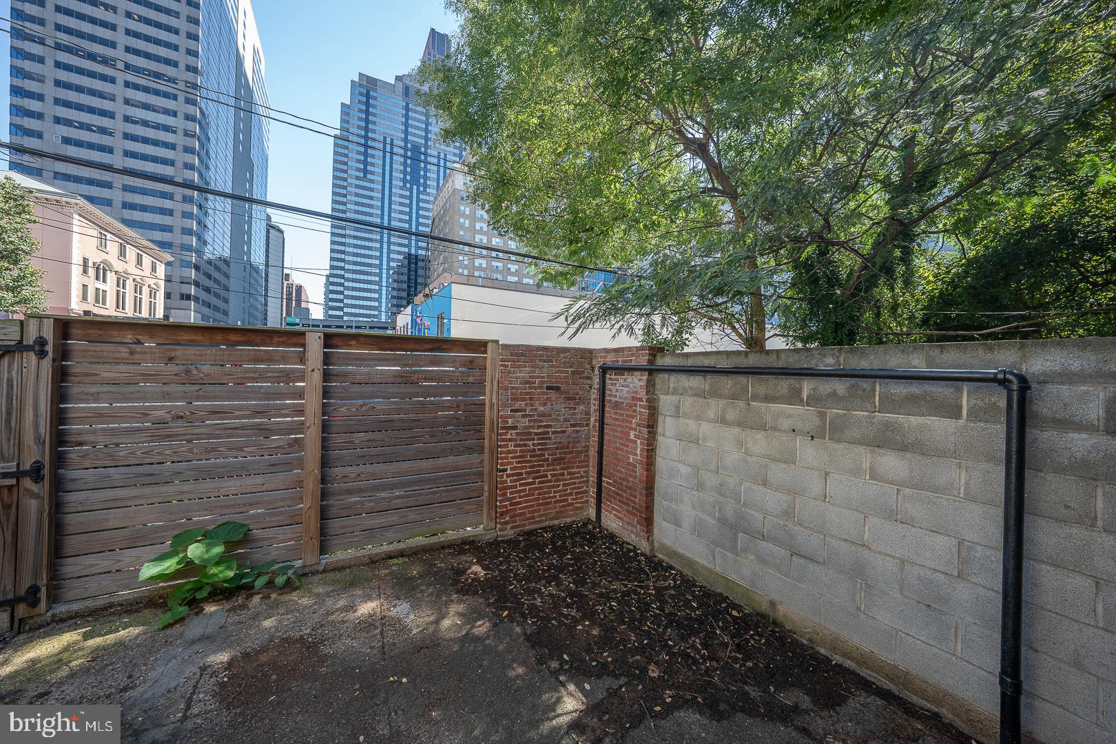 LOGAN SQUARE - Residential