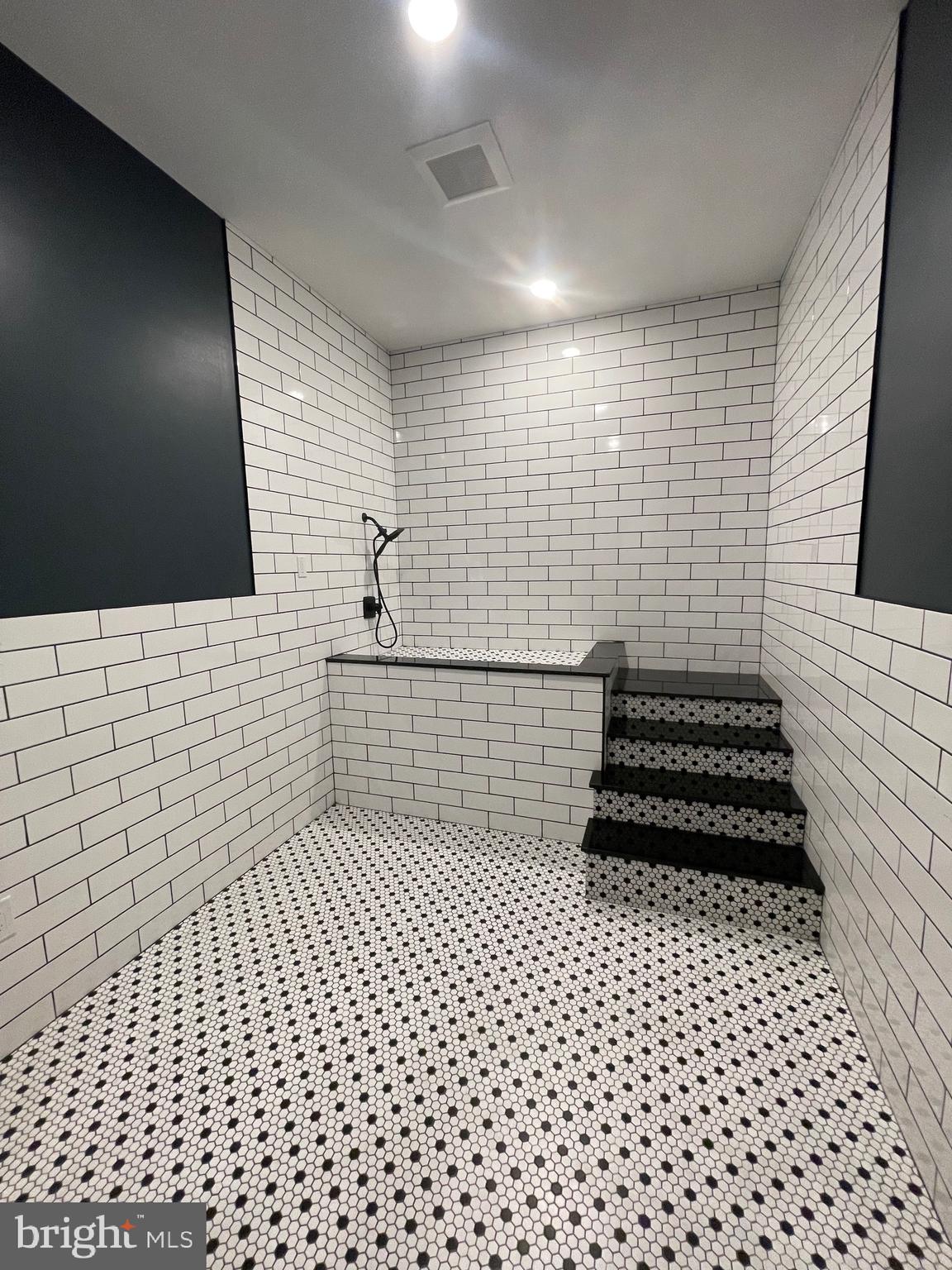 ROXBOROUGH - Residential Lease