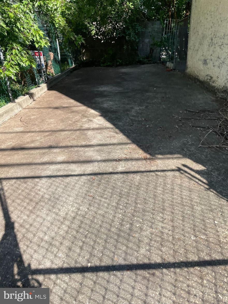 This 14’ x 43’ vacant lot is a perfect canvas for your next project! Located in a desirable area, it offers great potential for a variety of uses—whether you’re looking to build a custom home, set up a small business, or invest in real estate. The lot’s size and location provide endless possibilities, with easy access to local amenities, public transportation, and more. 

Don’t miss out on this opportunity to own a piece of prime real estate in a thriving neighborhood! Contact us for more details and to schedule a viewing.