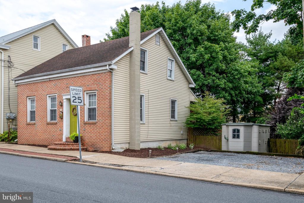 Photo of 14 E Lincoln Avenue, Lititz, PA 17543 (MLS # PALA2054466)