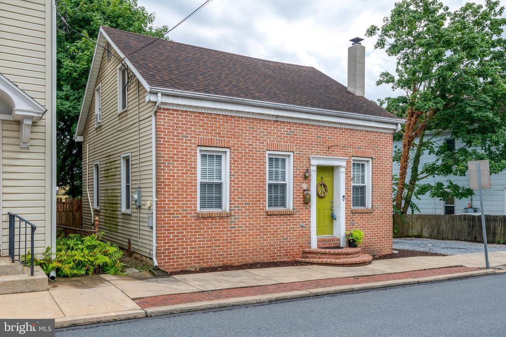 Photo of 14 E Lincoln Avenue, Lititz, PA 17543 (MLS # PALA2054466)