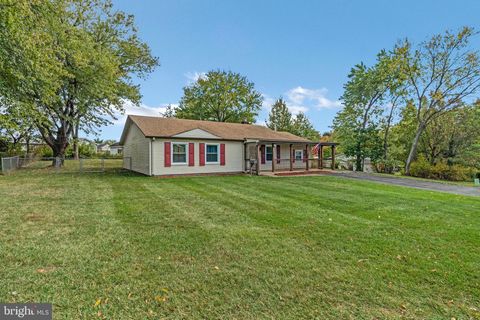 202 N FIR COURT STERLING VA 20164