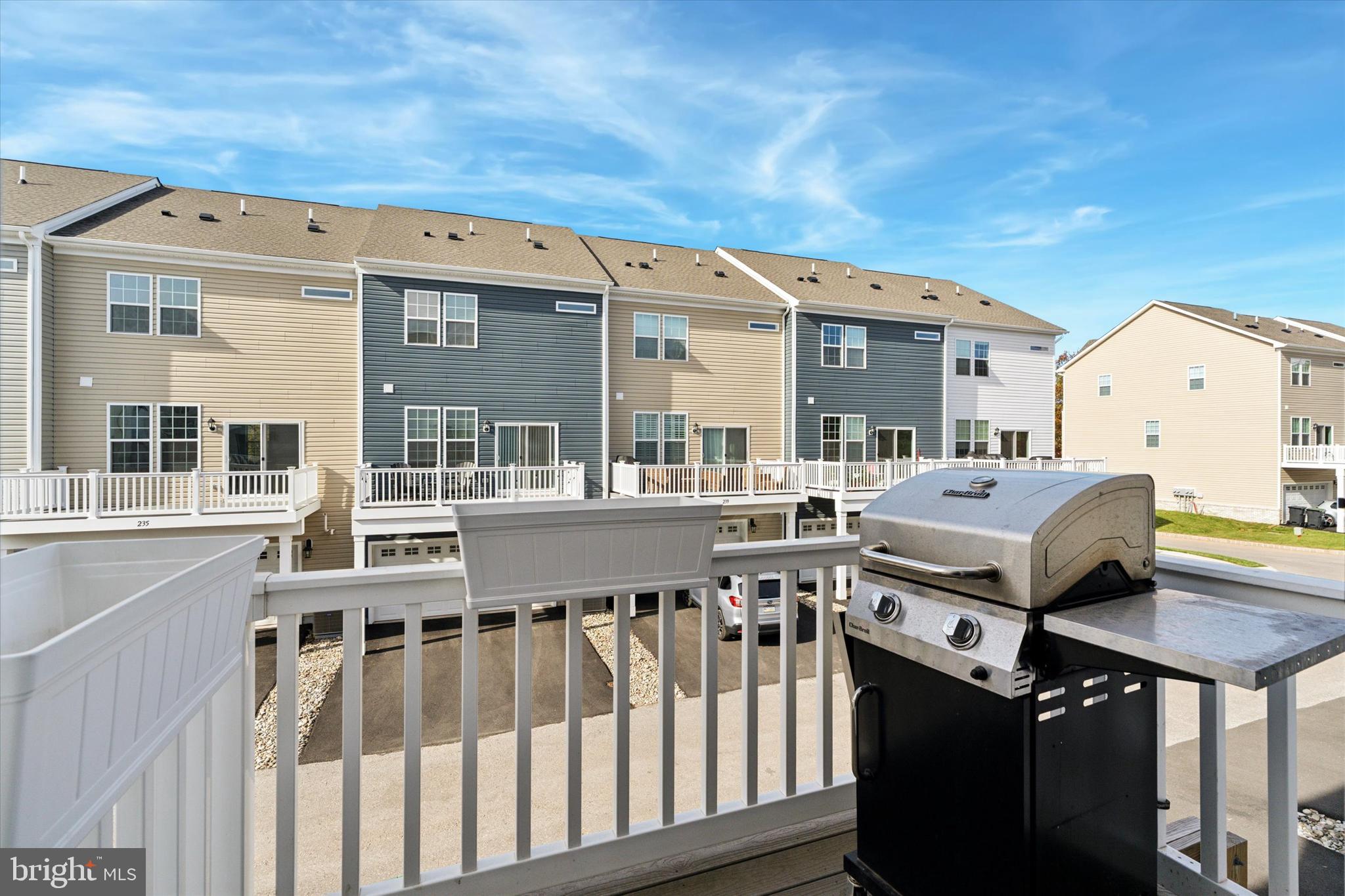 STEELPOINTE - Residential