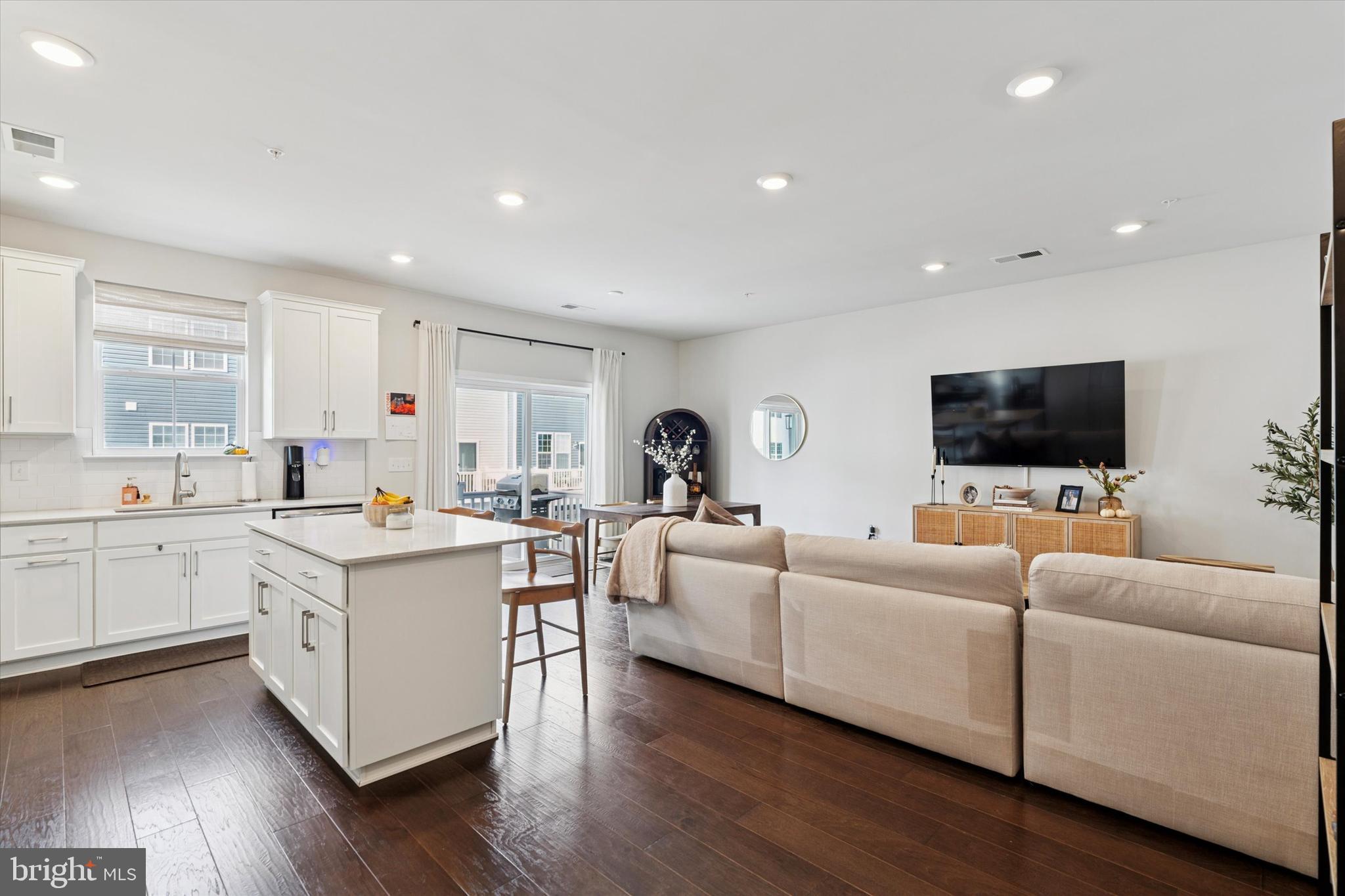 STEELPOINTE - Residential