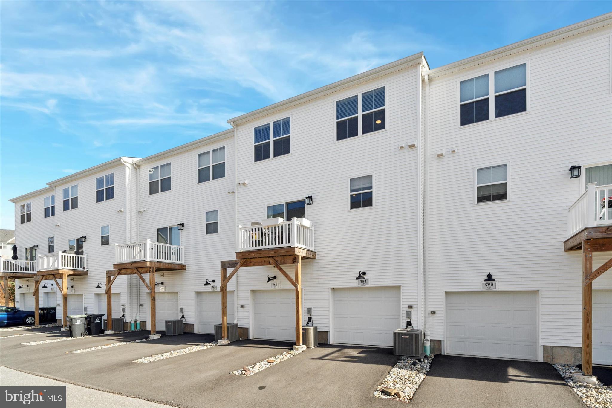 STEELPOINTE - Residential