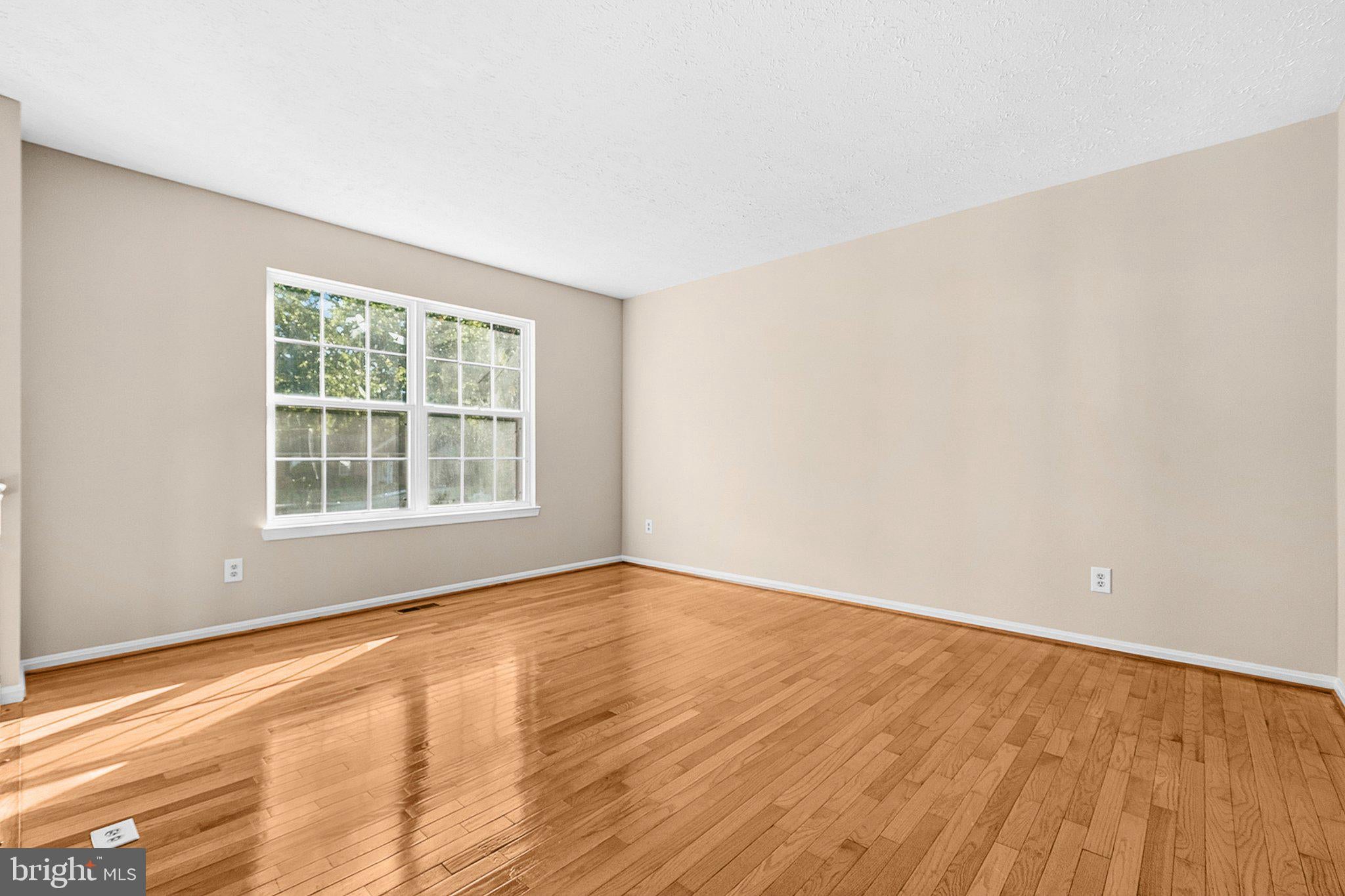4004 HOBART COURT