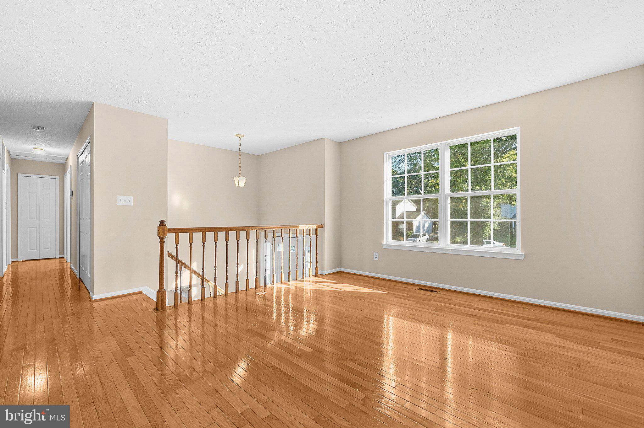 4004 HOBART COURT