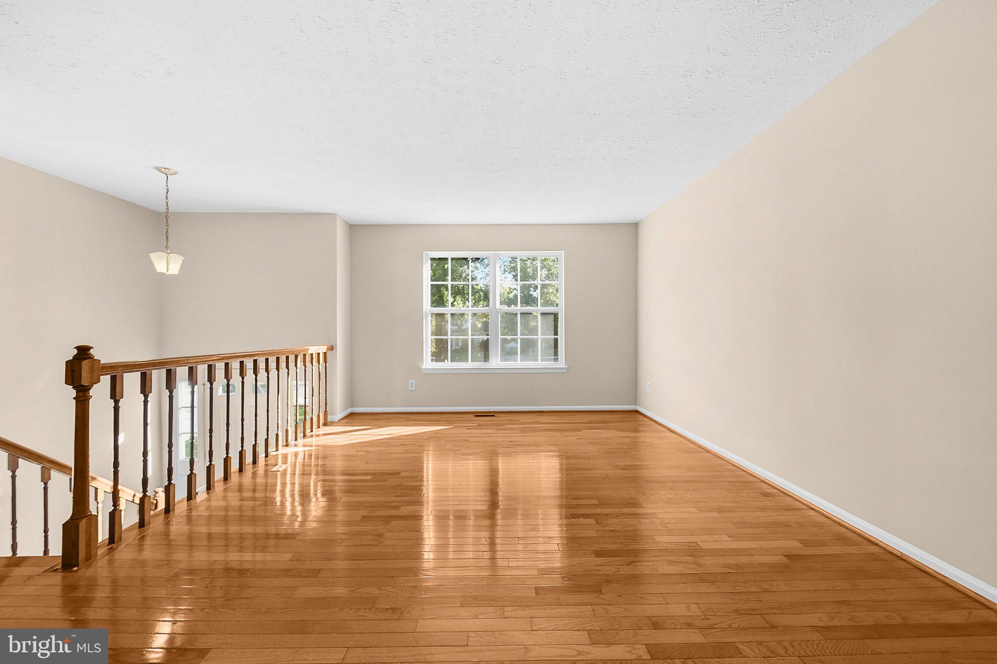 4004 HOBART COURT
