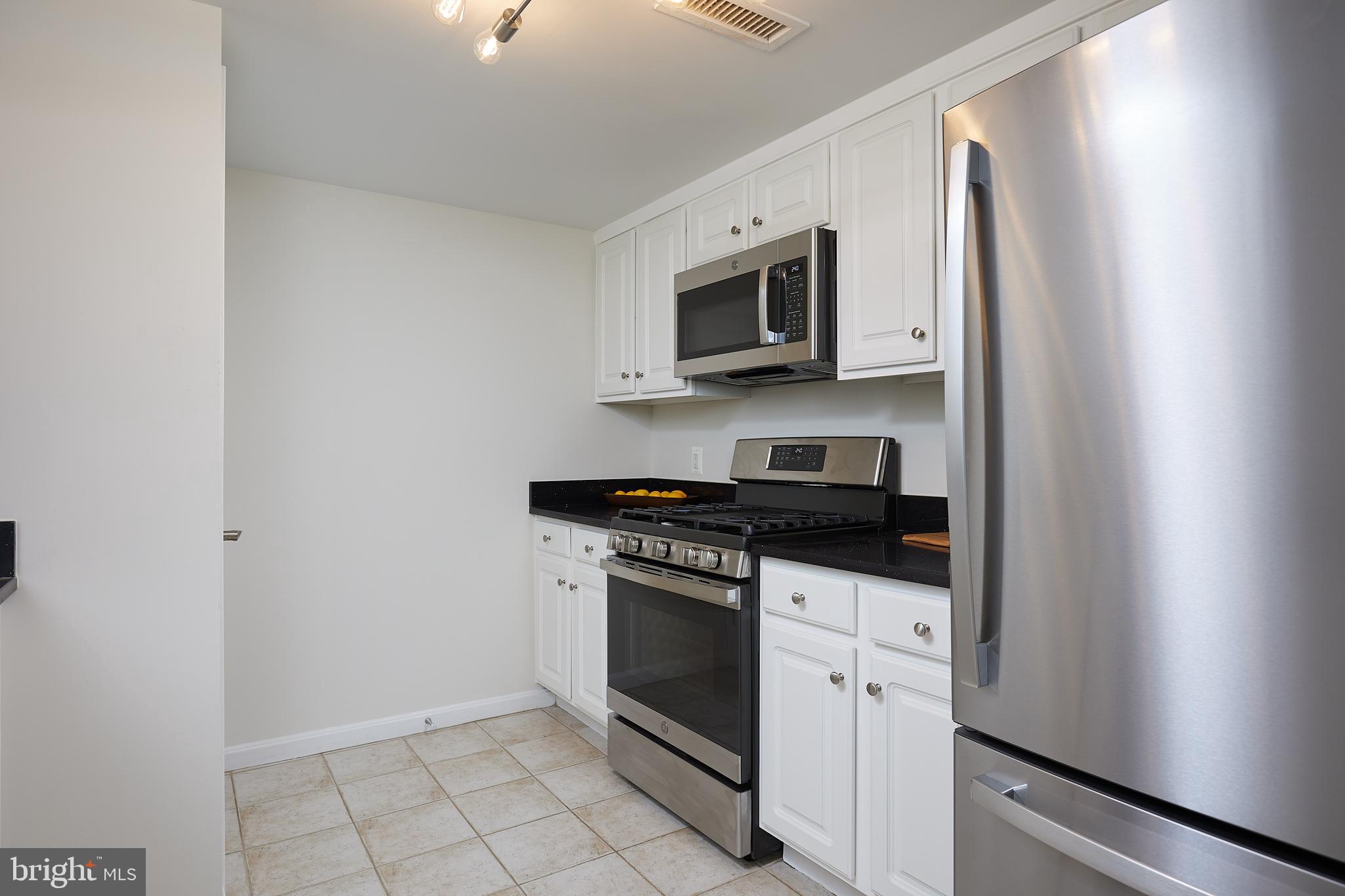 GALLERY AT WHITE FLINT - Residential