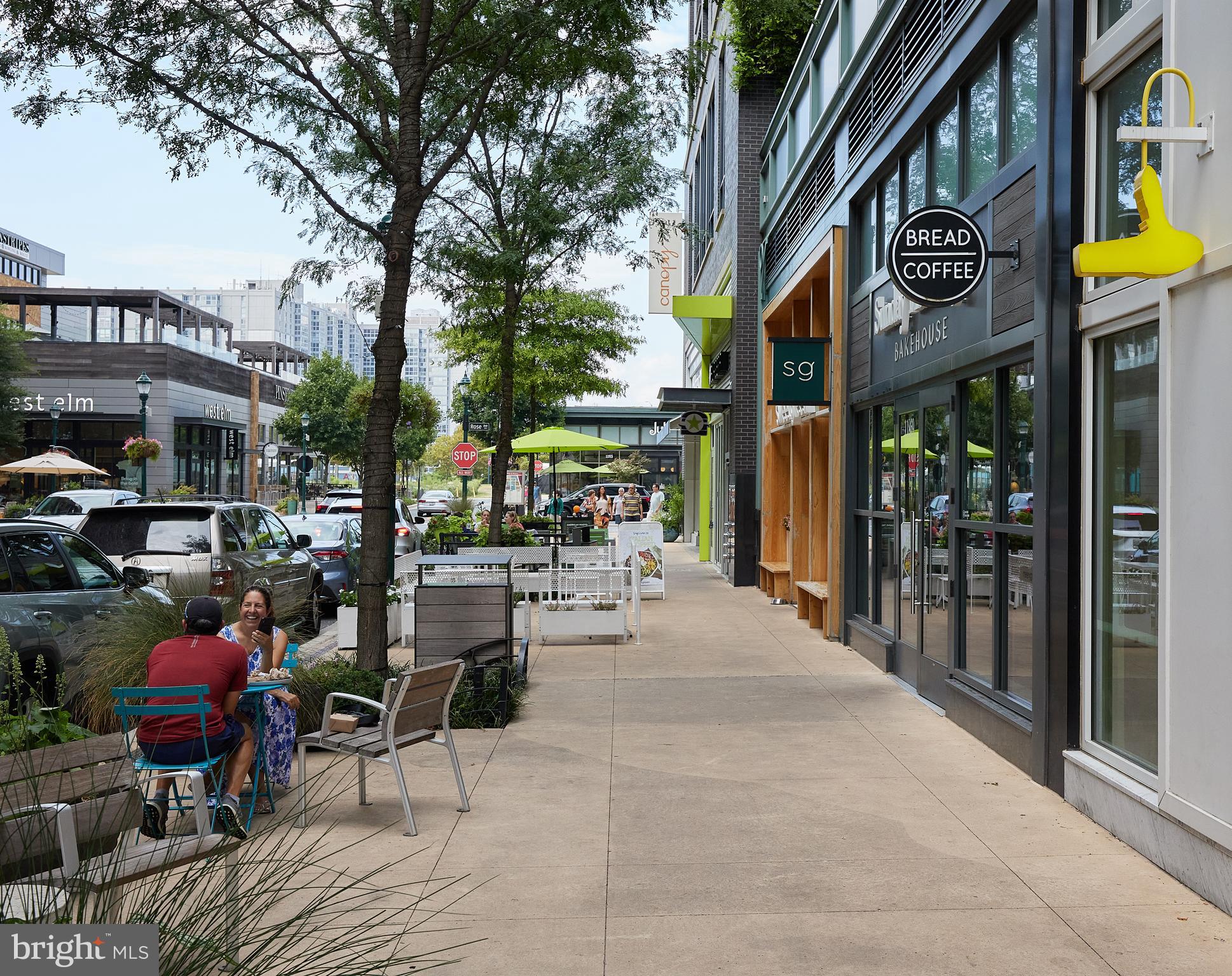 GALLERY AT WHITE FLINT - Residential