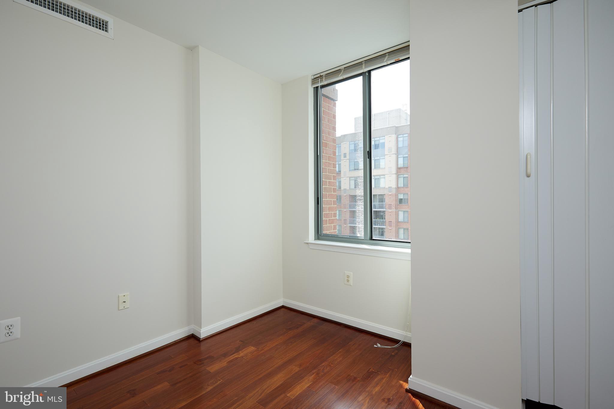 GALLERY AT WHITE FLINT - Residential