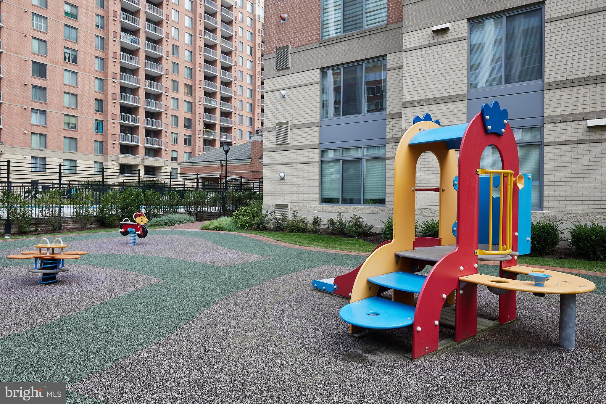 GALLERY AT WHITE FLINT - Residential