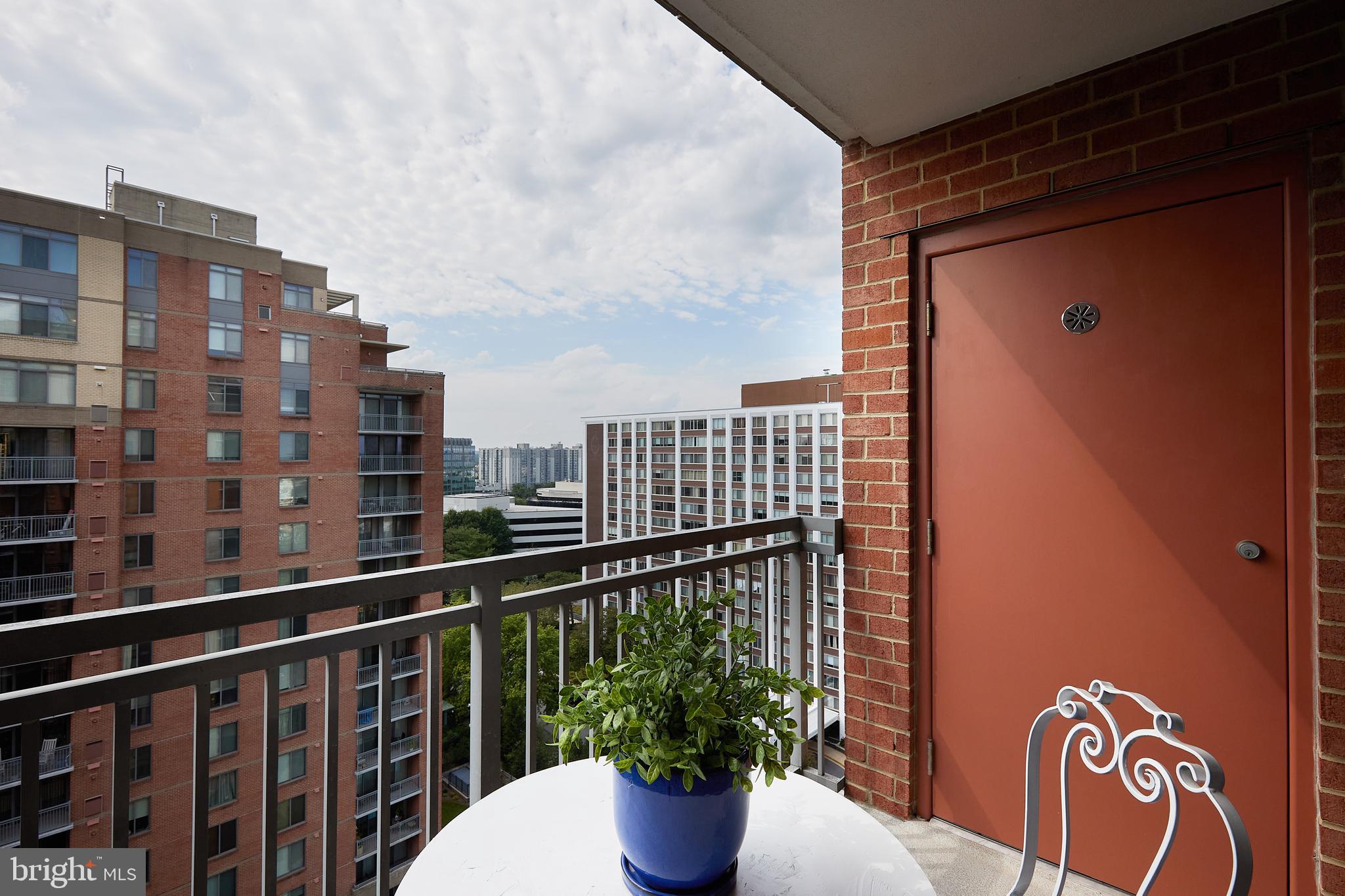 GALLERY AT WHITE FLINT - Residential