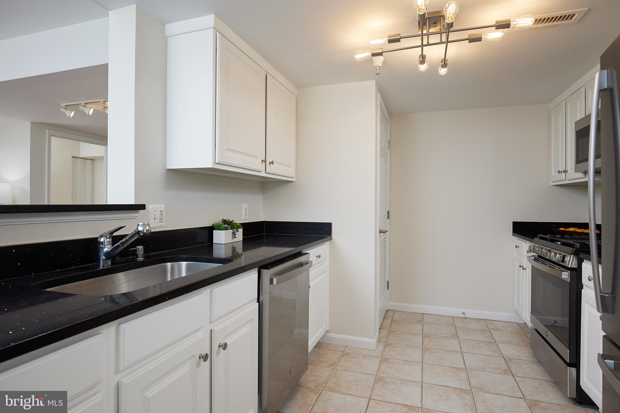 GALLERY AT WHITE FLINT - Residential