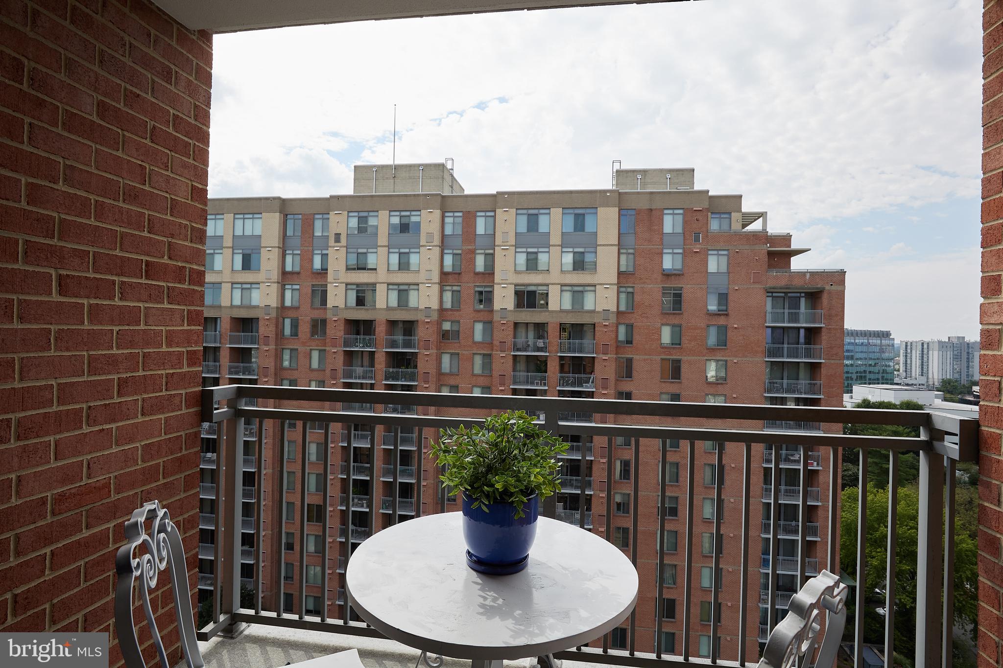 GALLERY AT WHITE FLINT - Residential